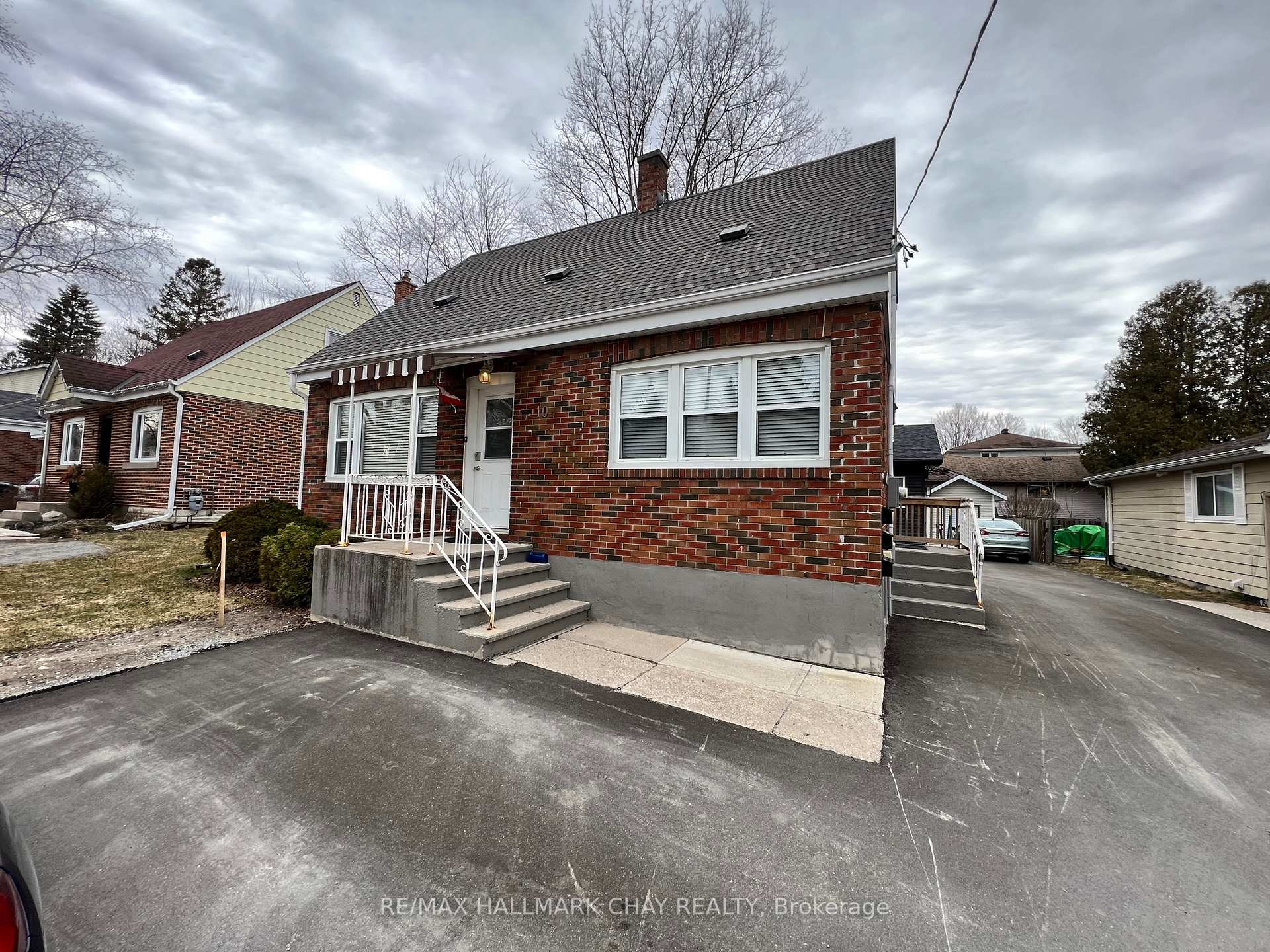 10 Bowman Avenue A, Barrie, ON L4M 1V2