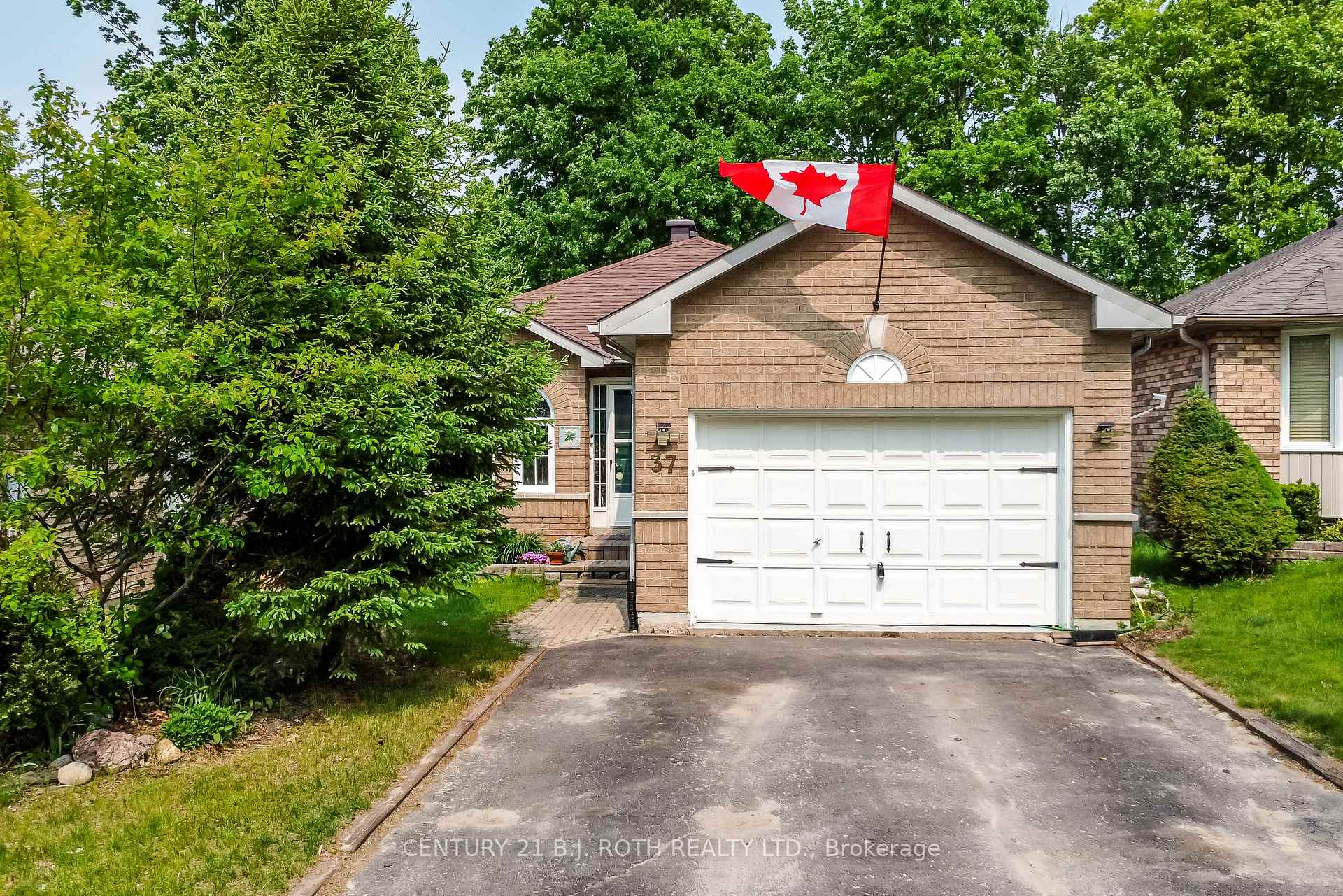 37 Nicholson Drive, Barrie, ON L4N 8L7