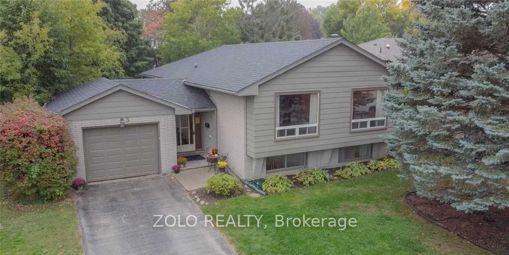 3 Highcroft Road, Barrie, ON L4N 2X3