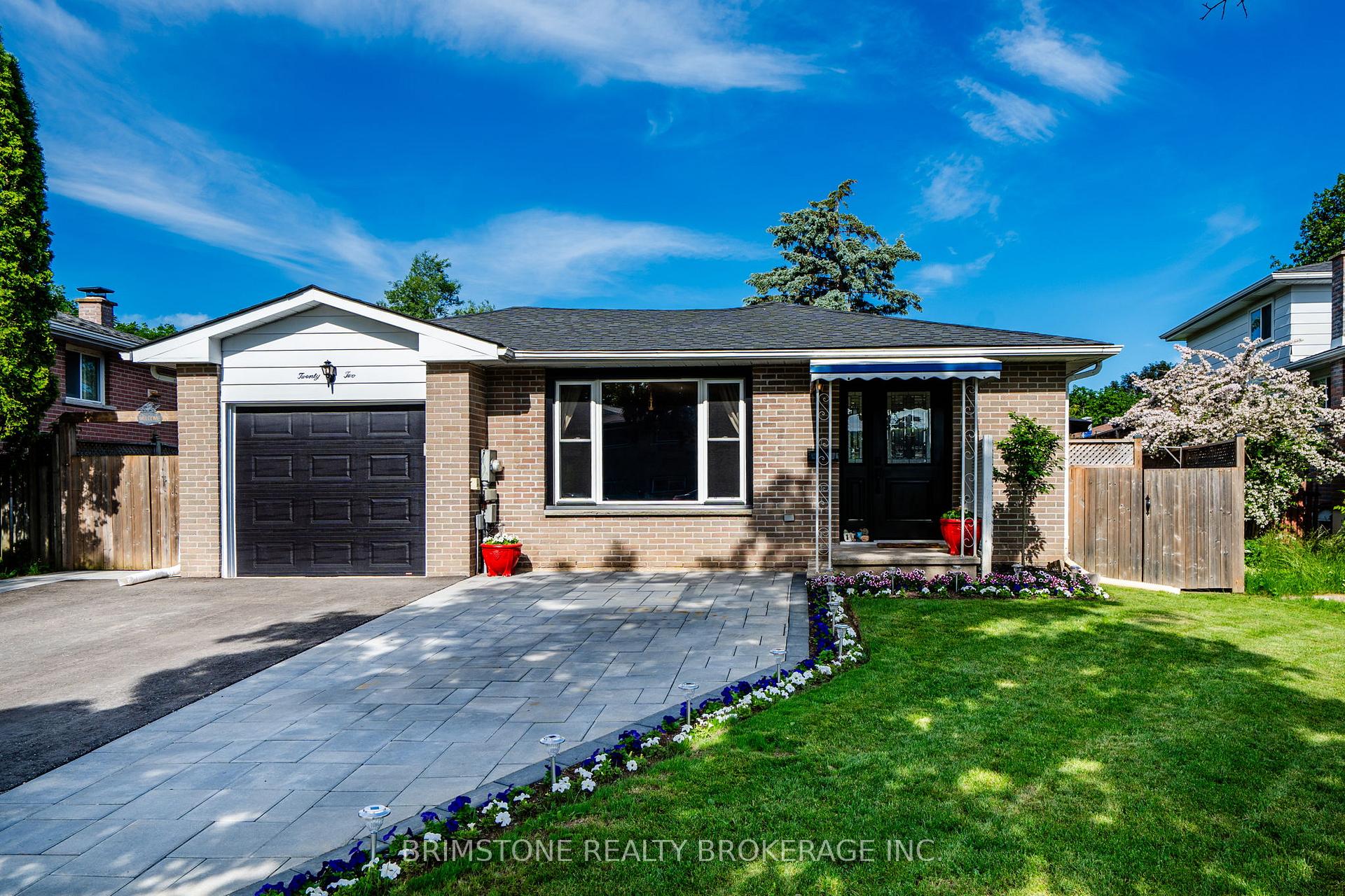 22 Lonsdale Place, Barrie, ON L4M 4J1