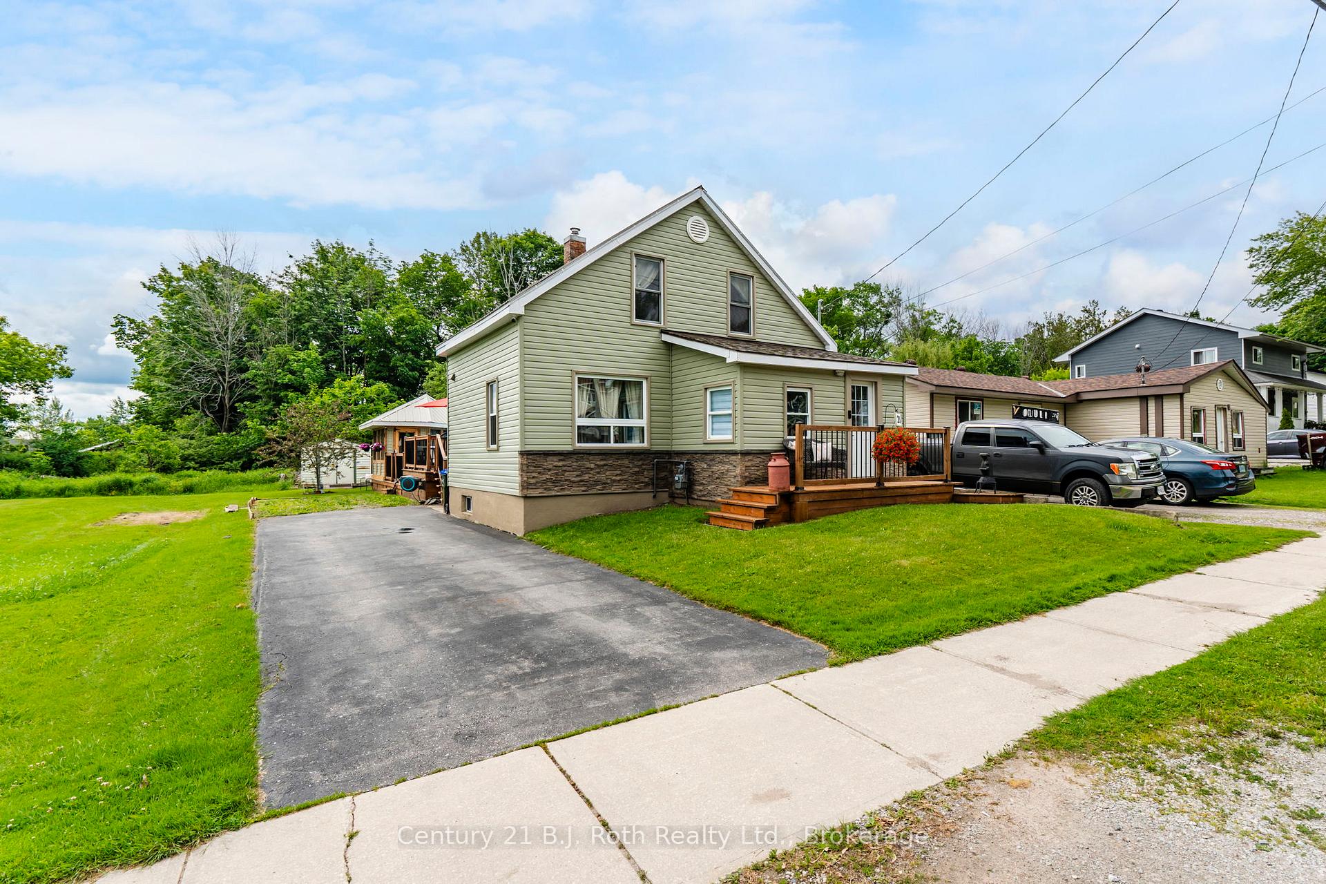 21 Maple Street, Tay, ON L0K 2A0
