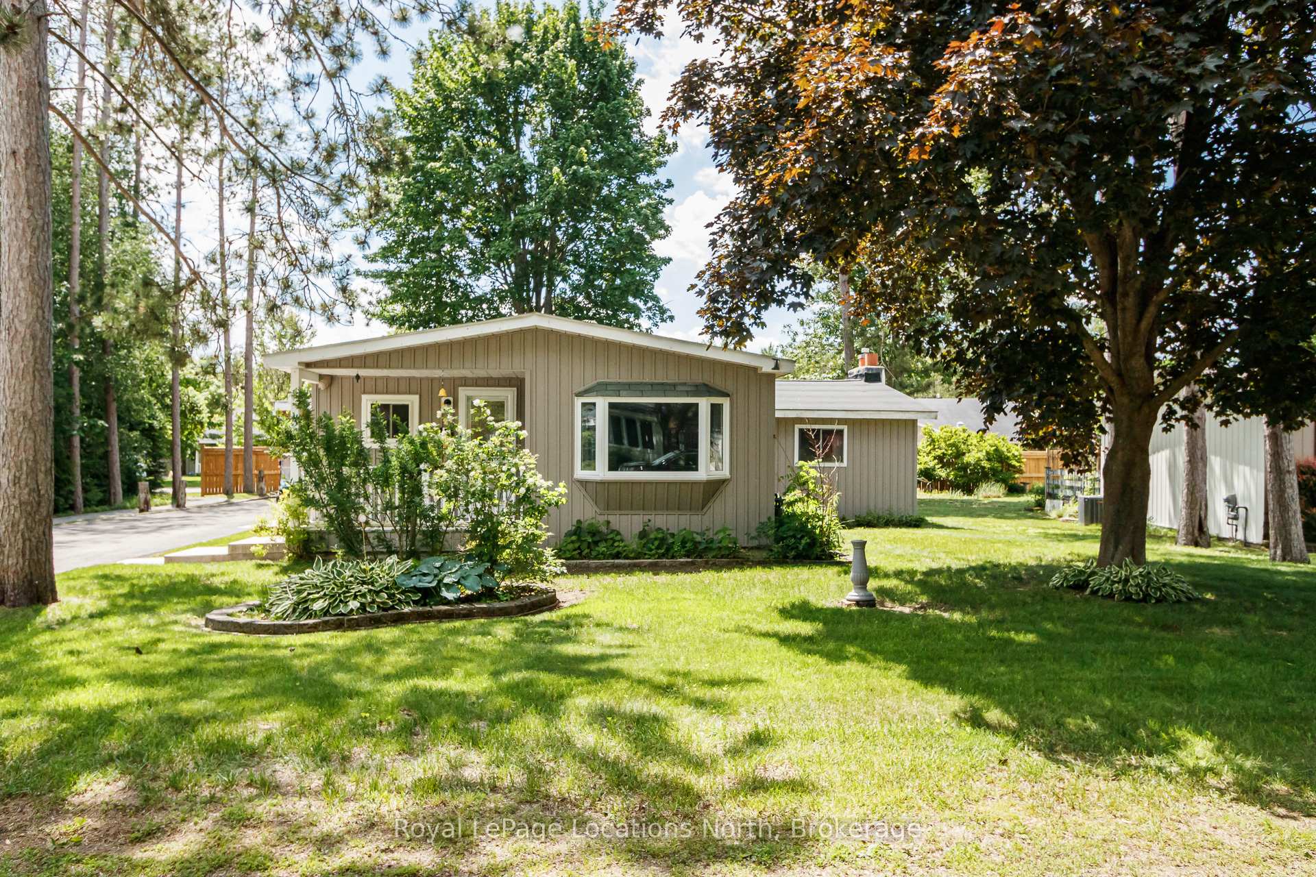 5 SW Golf Avenue SW, Wasaga Beach, ON L9Z 1K2