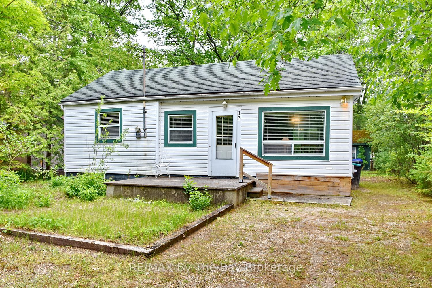 13 5th Lane, Wasaga Beach, ON L9Z 2E9