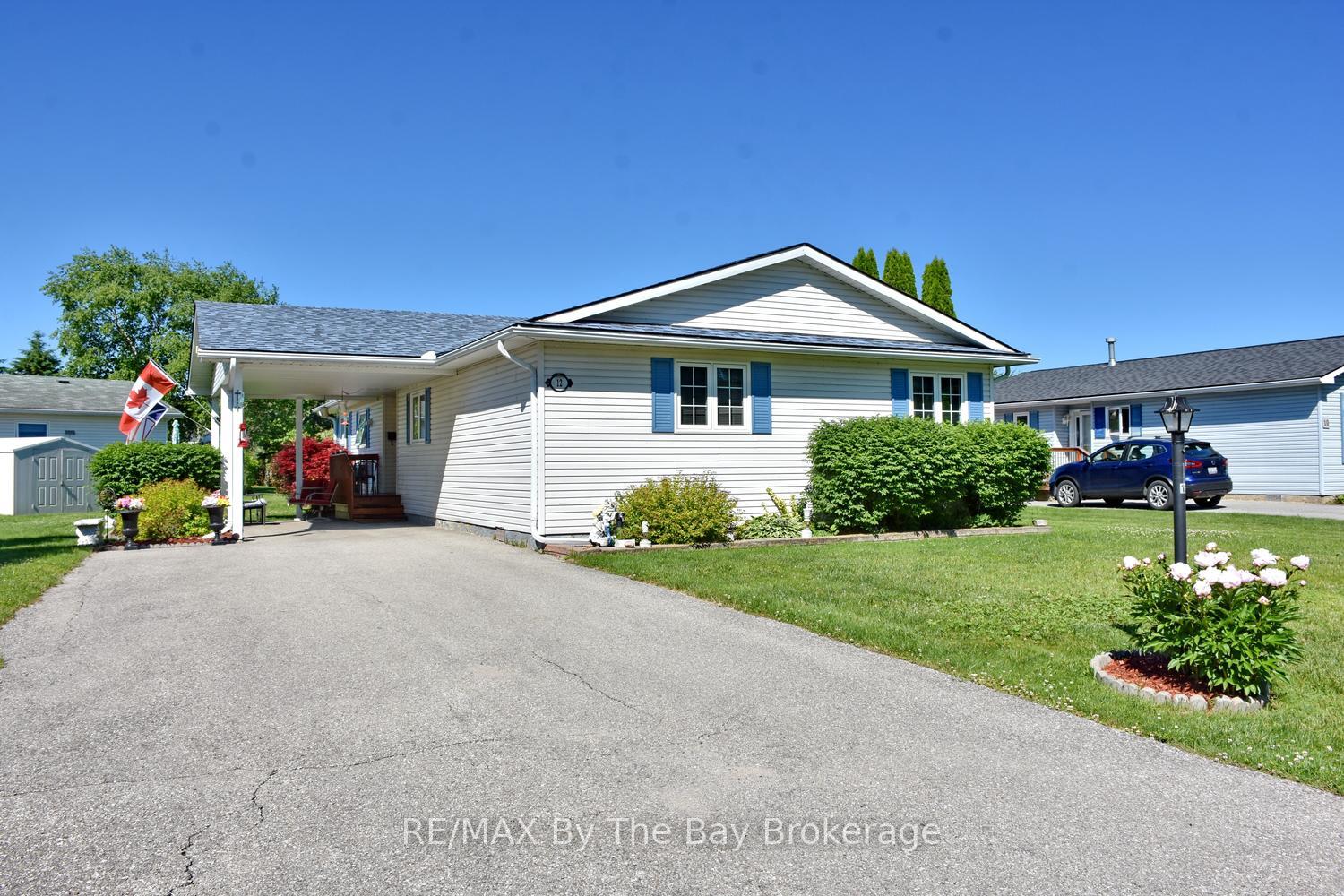 12 Indiana Avenue, Wasaga Beach, ON L9Z 3A8