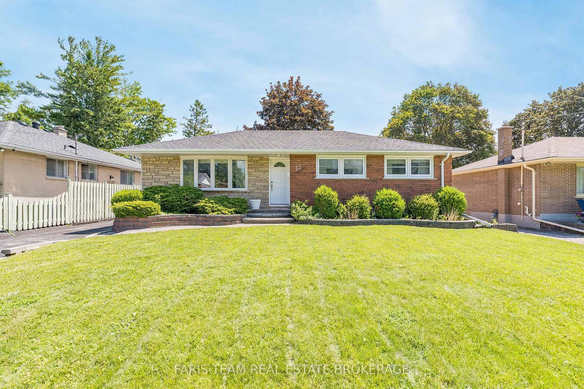 37 Downsview Drive, Barrie, ON L4M 4P9