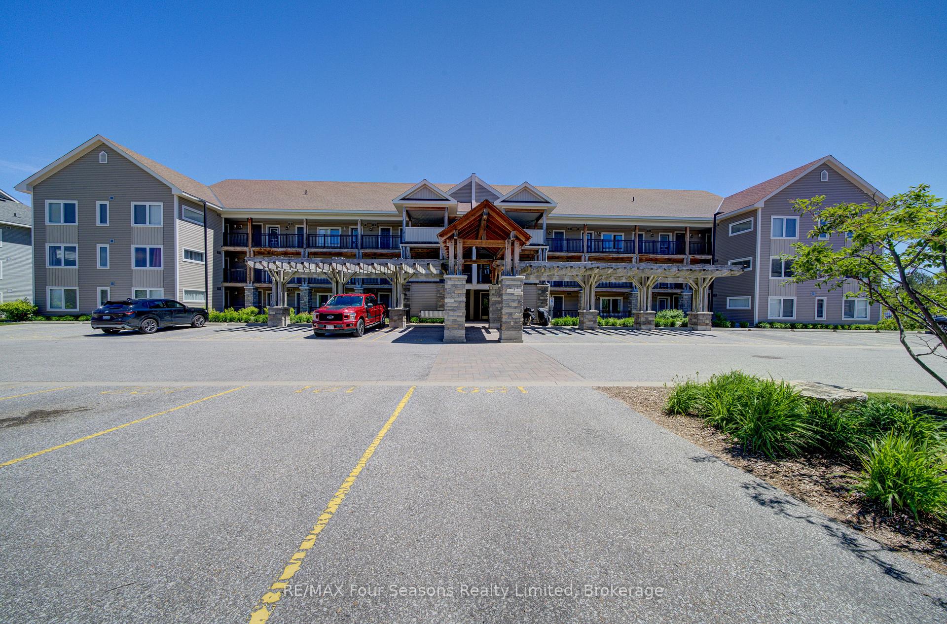 5 Anchorage Crescent 104, Collingwood, ON L9Y 0Y6