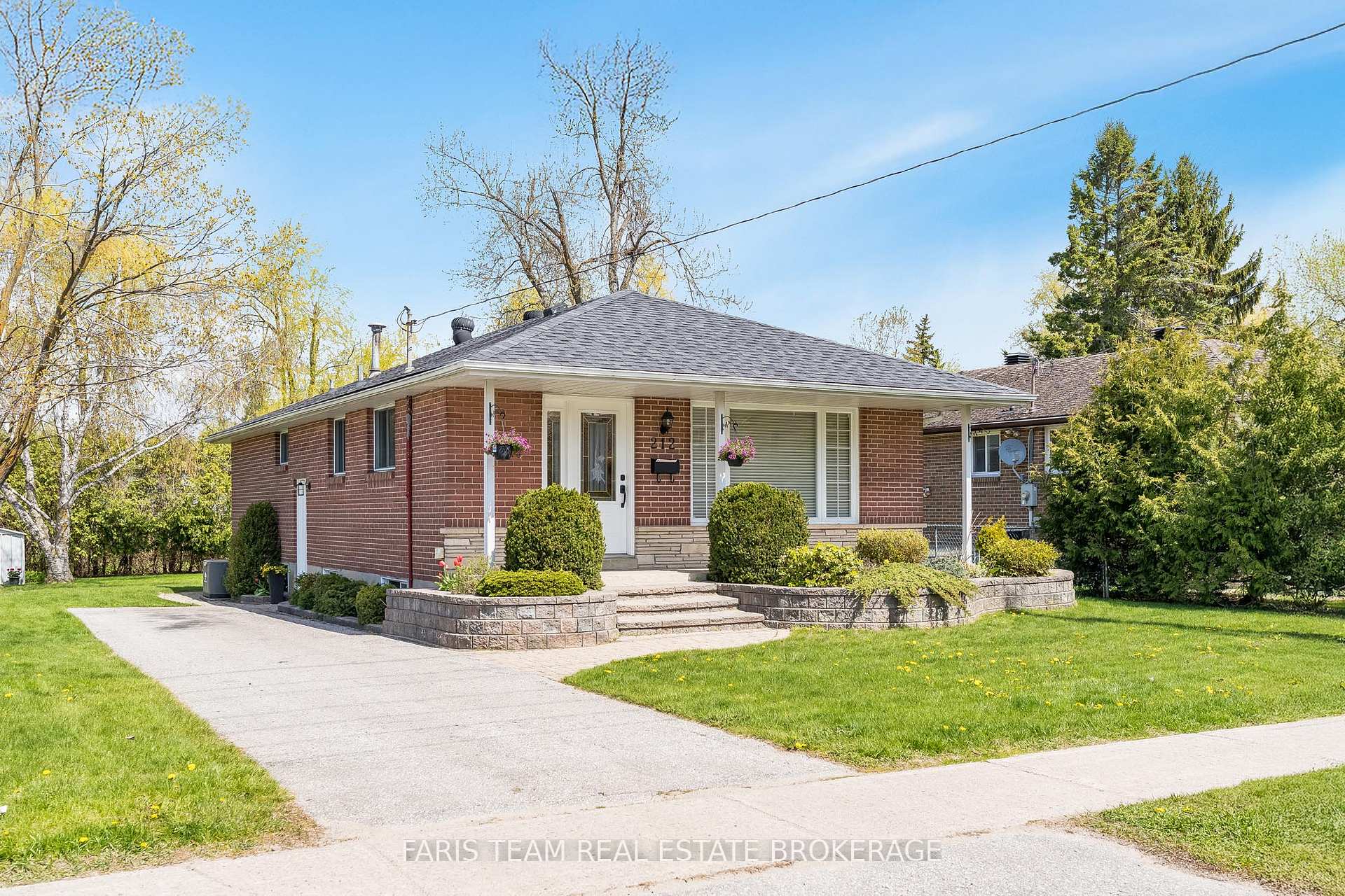 212 Grove Street E, Barrie, ON L4M 2P9