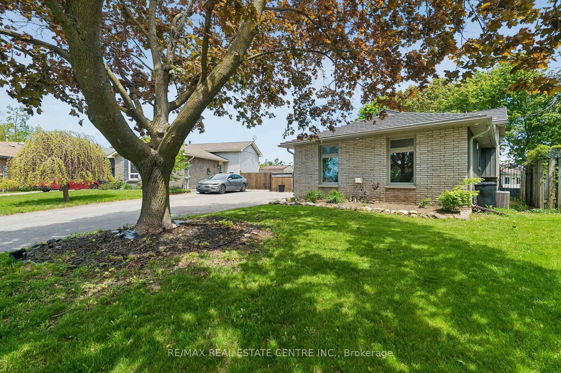 47 Christie Crescent, Barrie, ON L4N 4V2