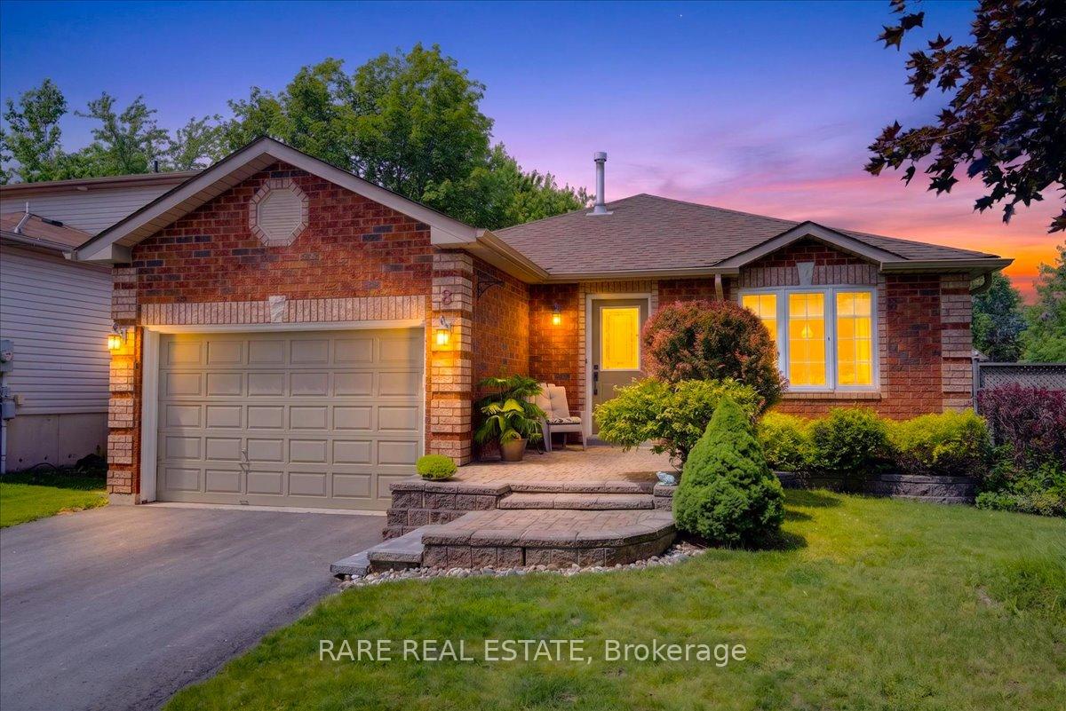 8 Whitehorn Crescent, Barrie, ON L4N 8E4