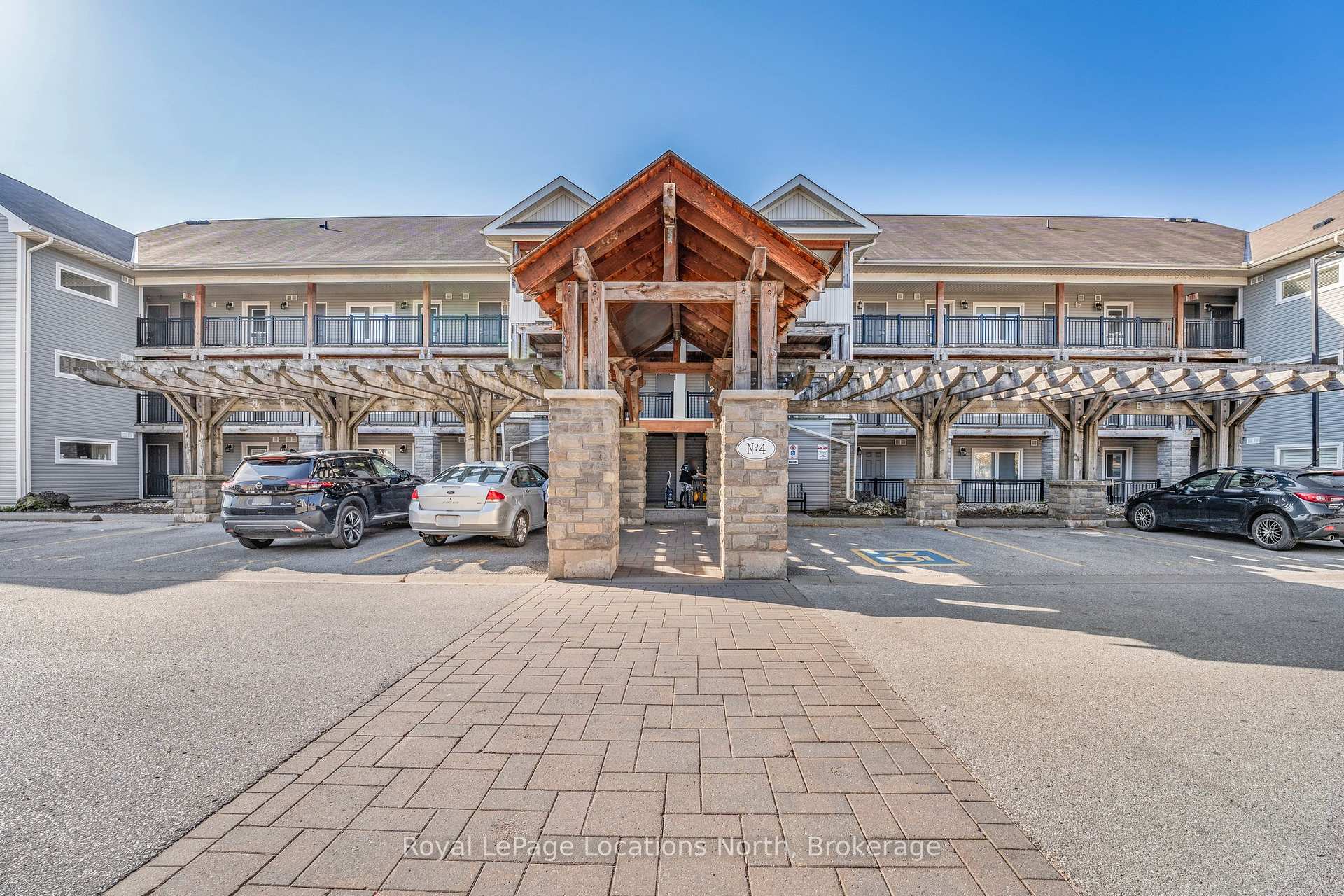 4 BRANDY LANE Drive 201, Collingwood, ON L9Y 0X4