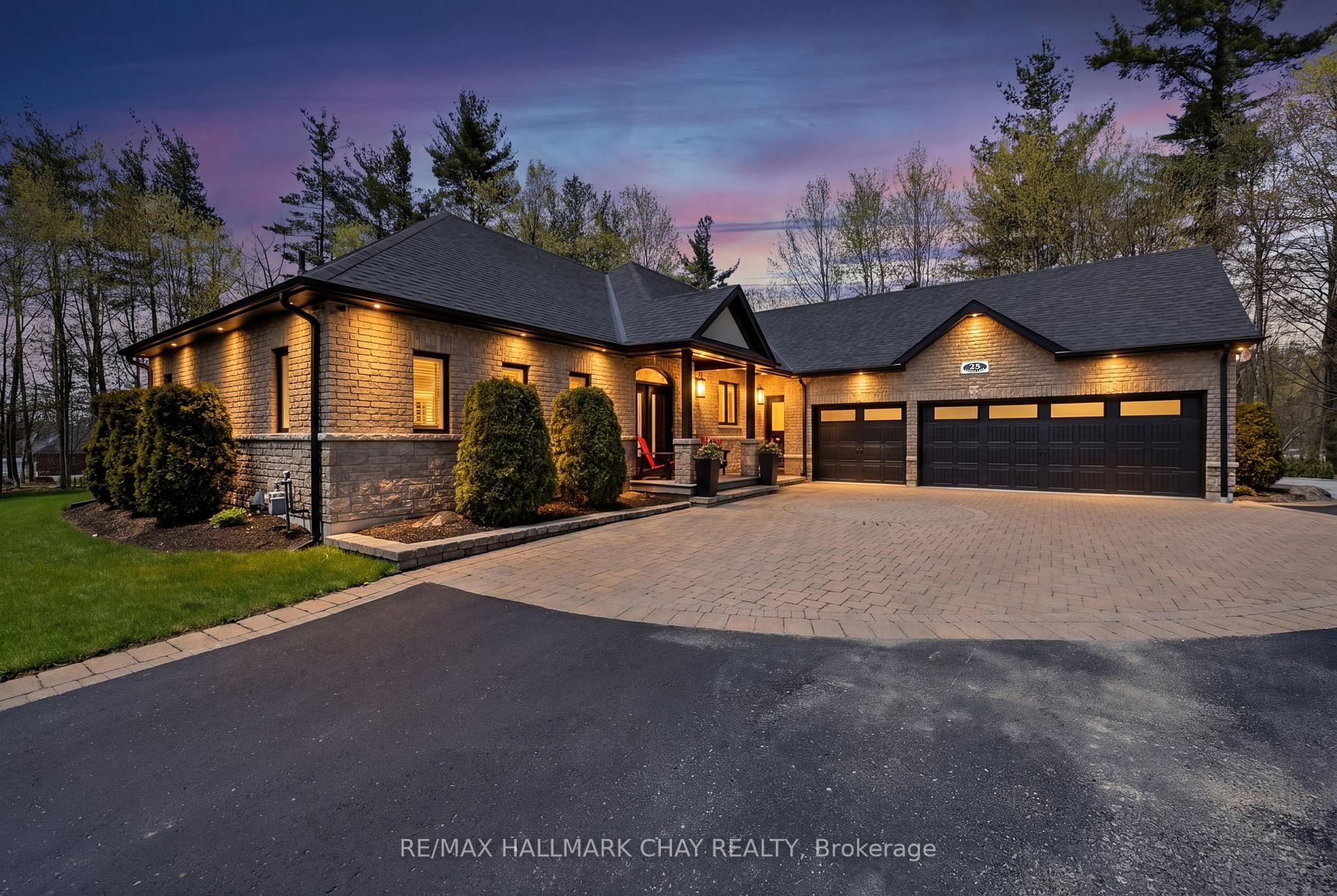 25 Laddie Lane, Springwater, ON L9X 0C3