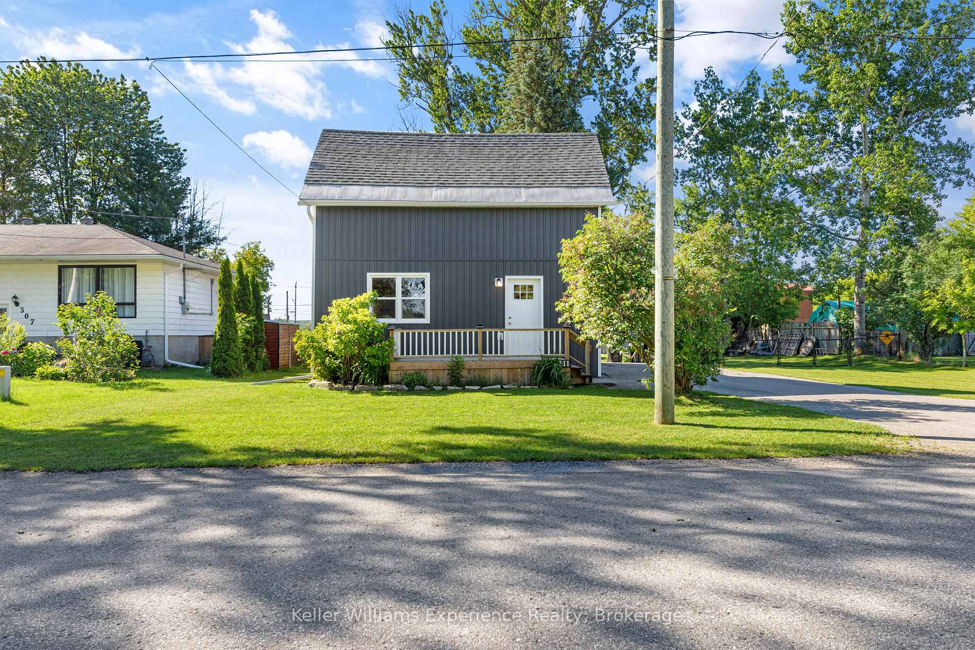 311 Armstrong Street, Tay, ON L0K 1R0
