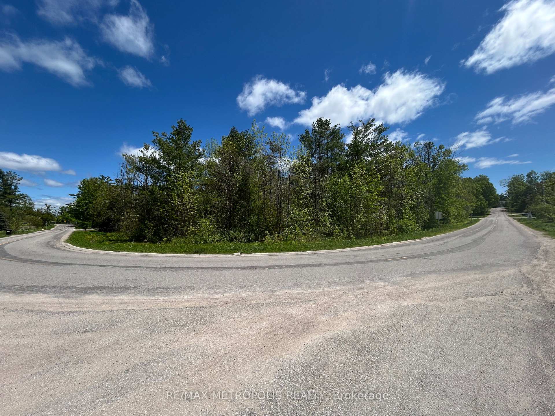 593 Lakeshore Road E, Oro-Medonte, ON L5G 1J4 — Oro-Medonte, Ontario