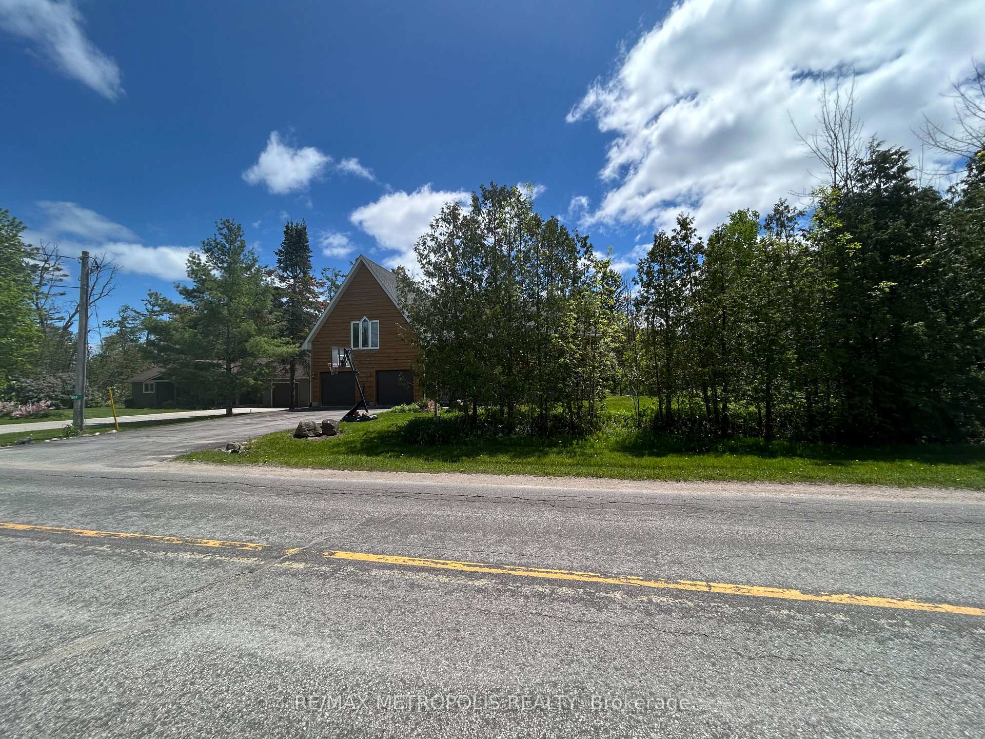 593 Lakeshore Road E, Oro-Medonte — photo 2 of 5