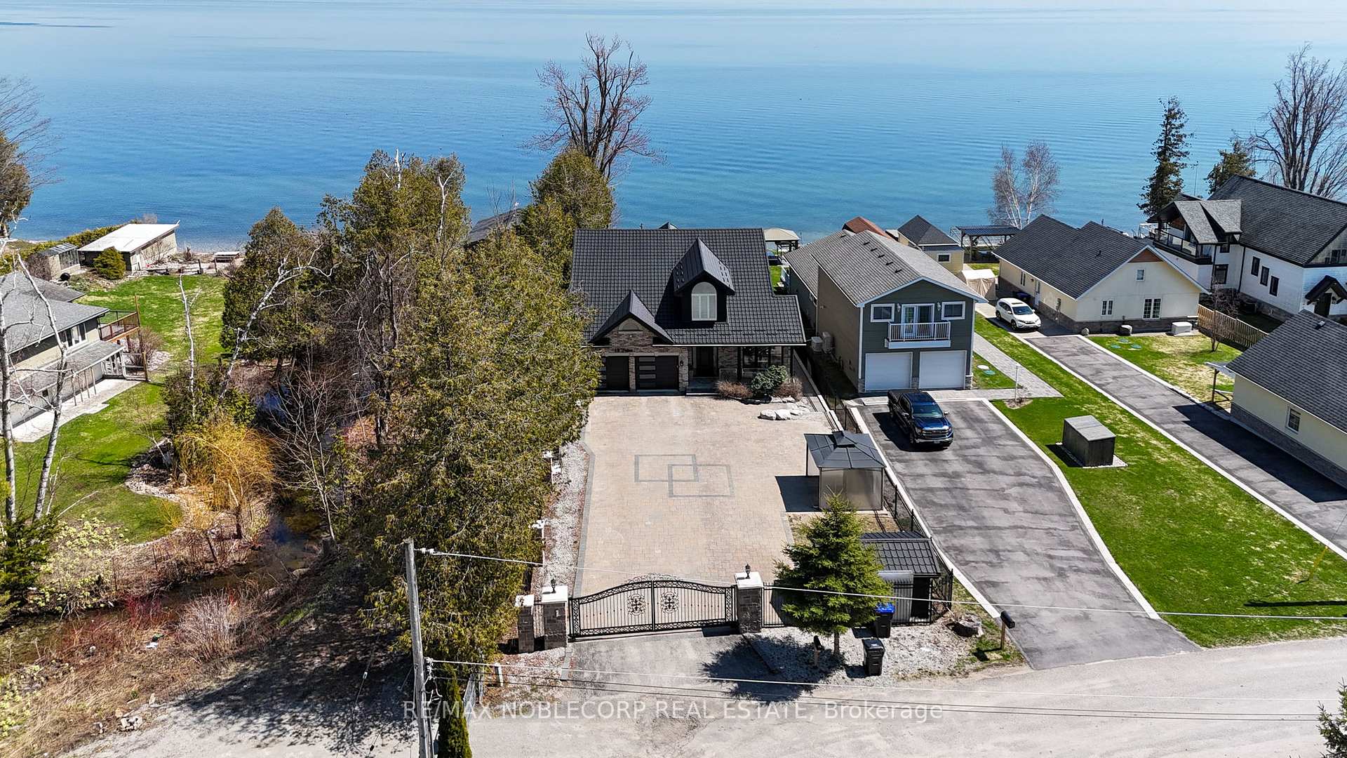 15 Palm Beach Road, Oro-Medonte — photo 2 of 5