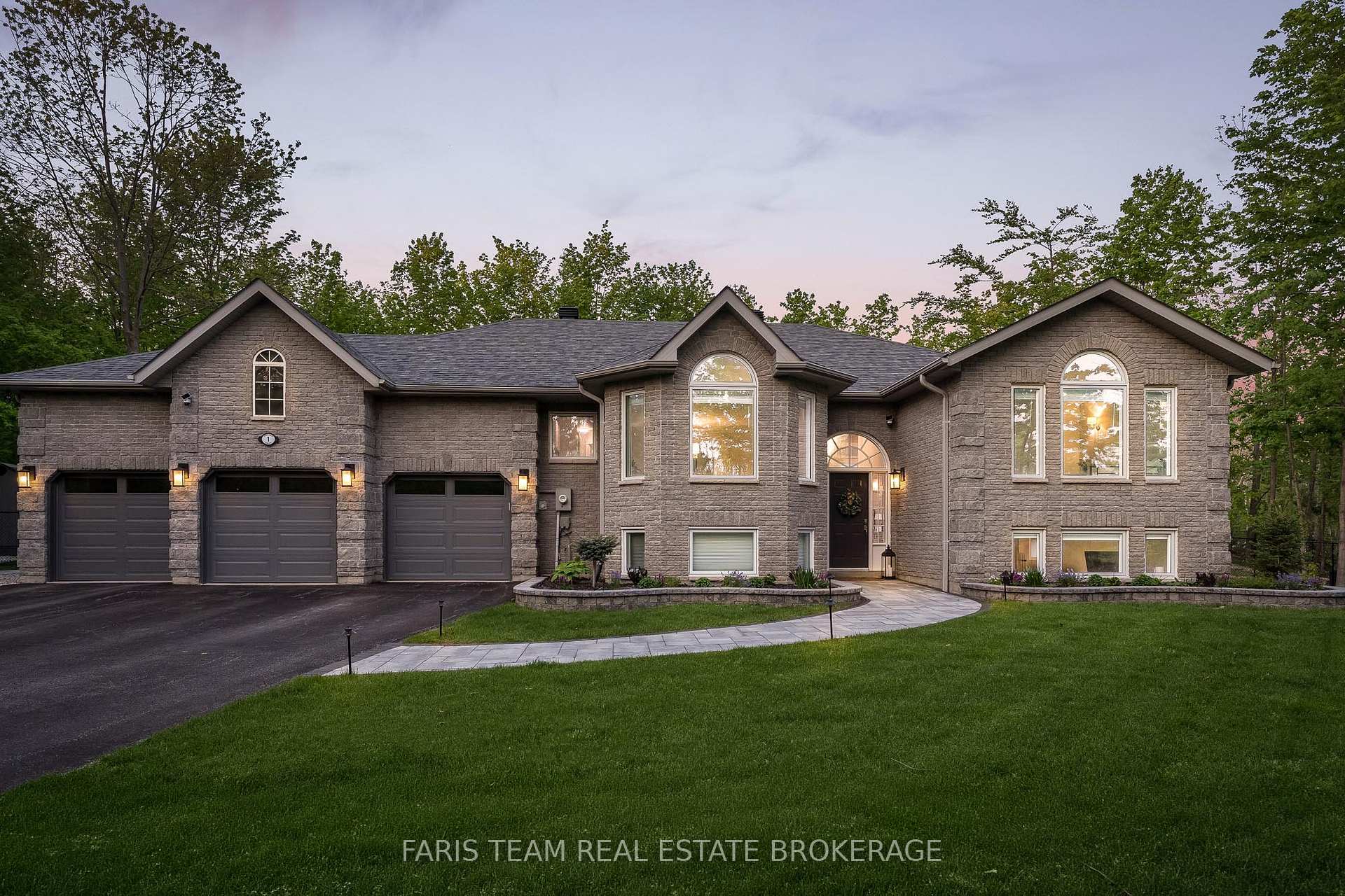 1 Pineview Drive, Oro-Medonte, ON L0L 2L0 — Oro-Medonte, Ontario