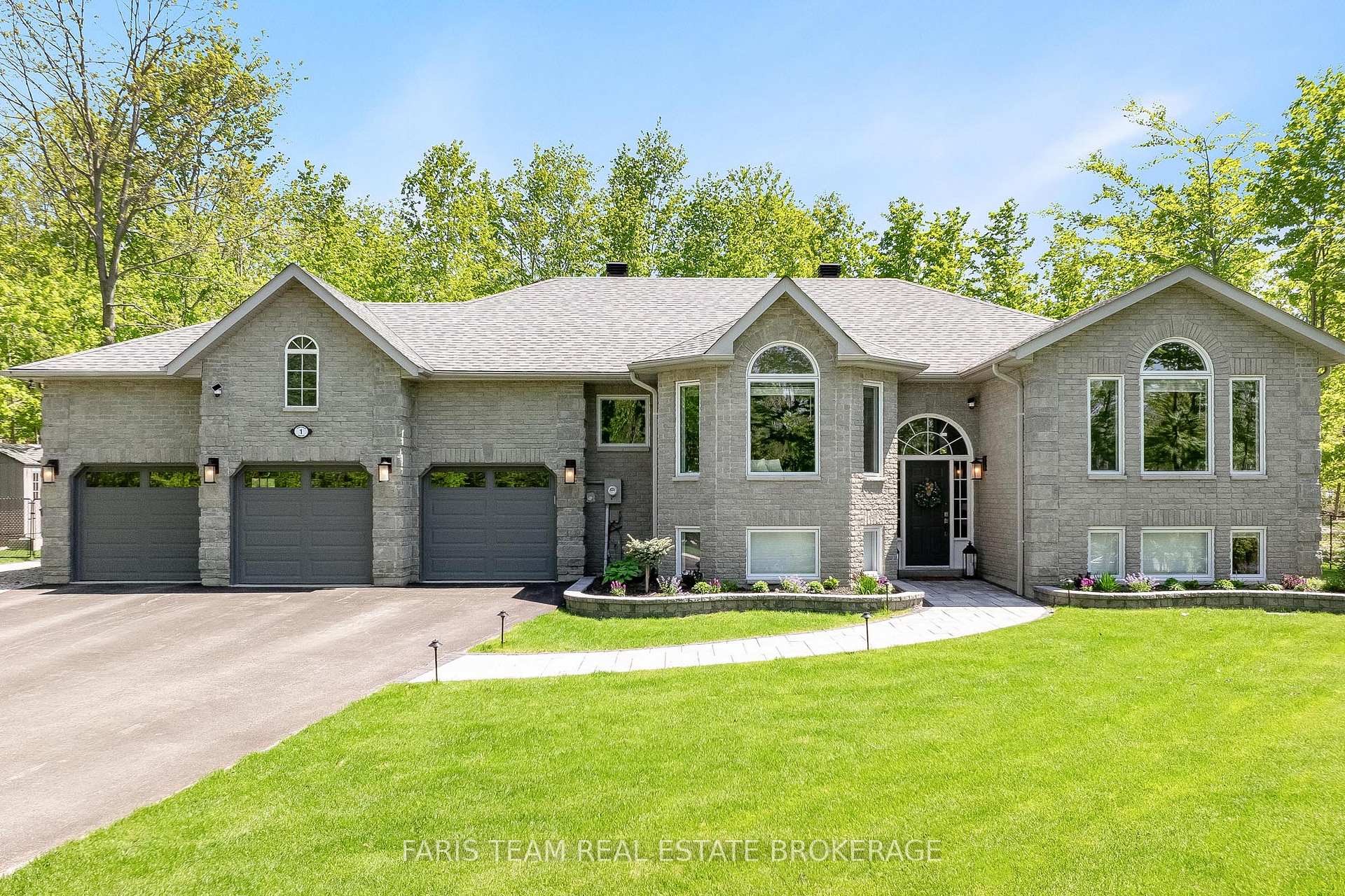 1 Pineview Drive, Oro-Medonte — photo 3 of 5