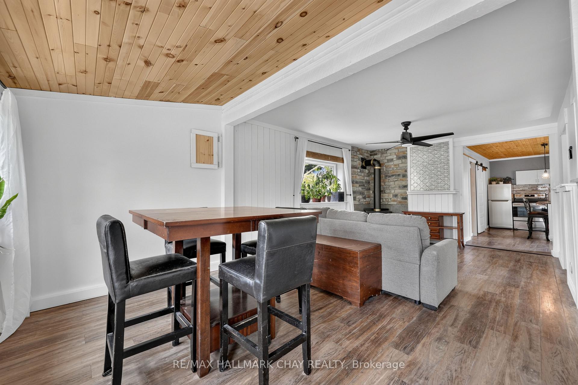 8 Myrtle Avenue, Oro-Medonte — photo 4 of 5