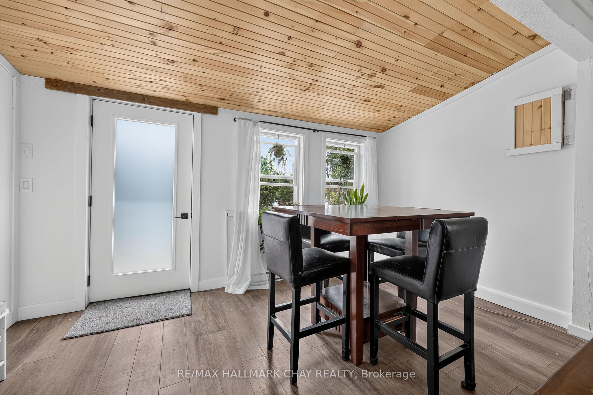 8 Myrtle Avenue, Oro-Medonte — photo 5 of 5