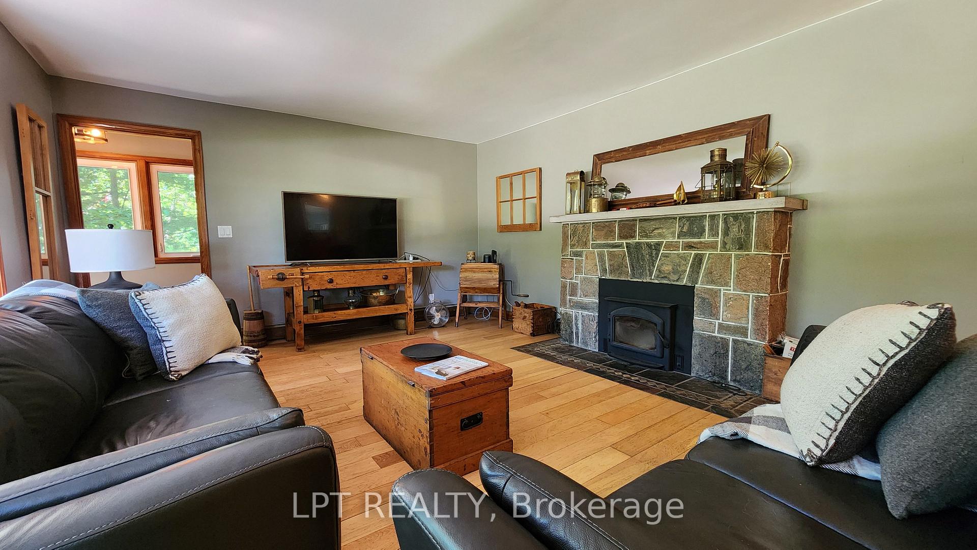 1644 Ridge Road E, Oro-Medonte — photo 3 of 5