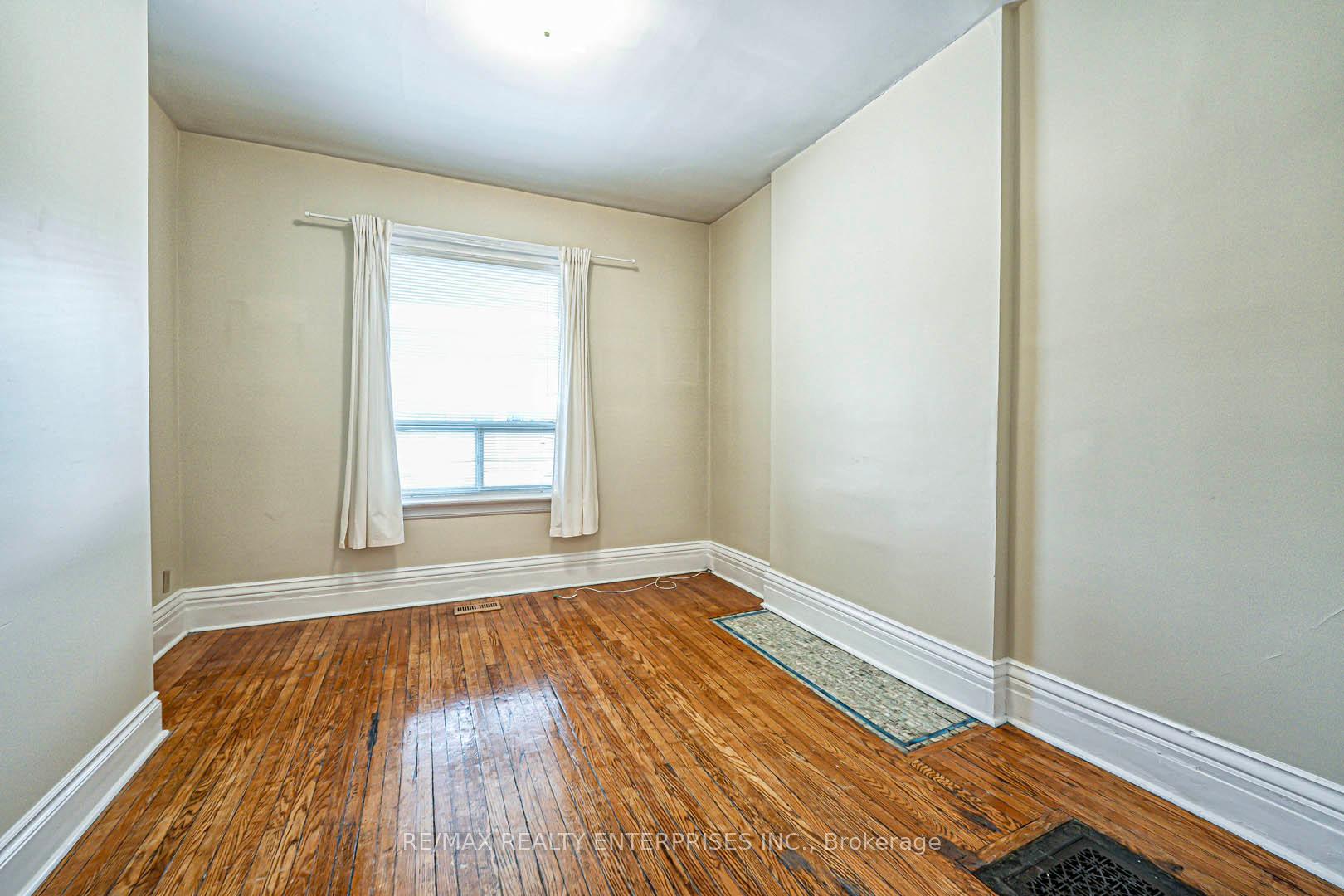 914 Dovercourt Road, Toronto W02 — photo 3 of 5