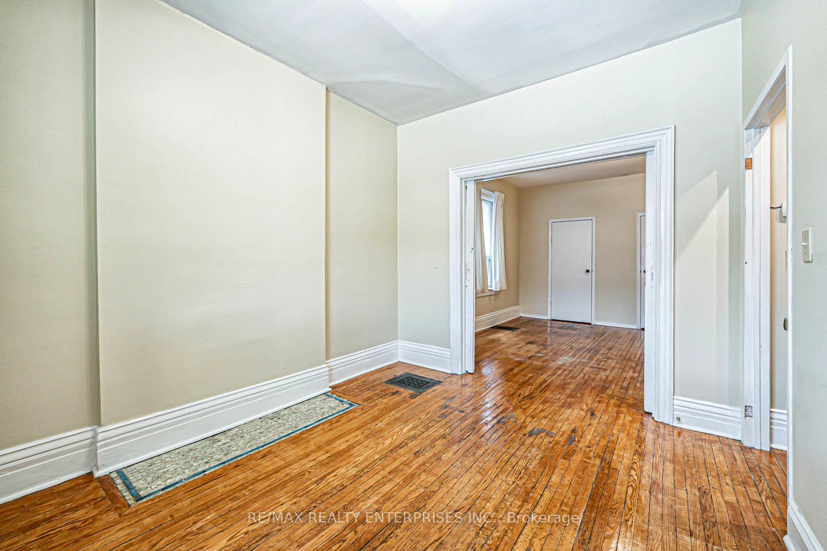 914 Dovercourt Road, Toronto W02 — photo 4 of 5