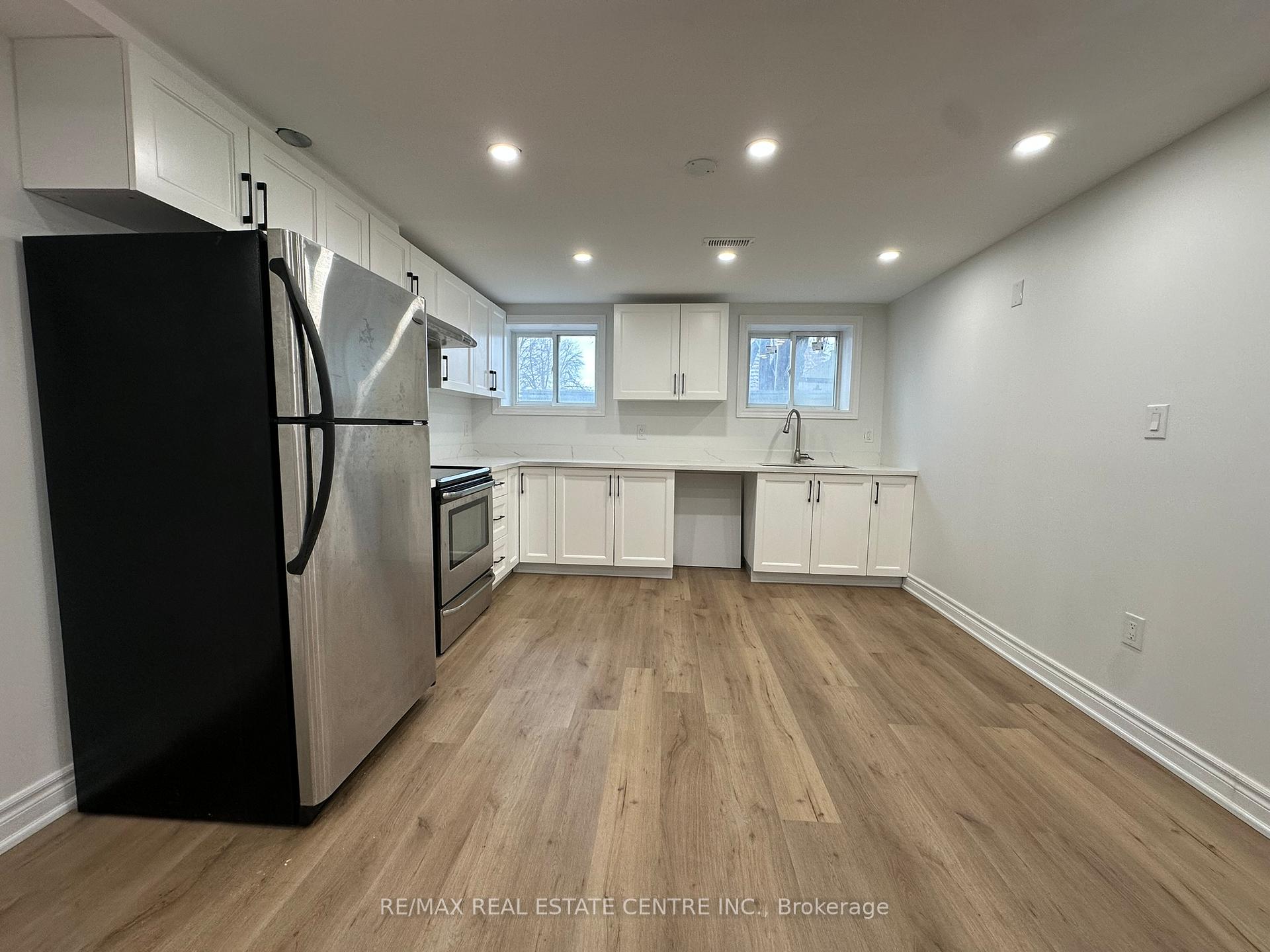 67 York Road Bsmt, Toronto W09 — photo 3 of 5
