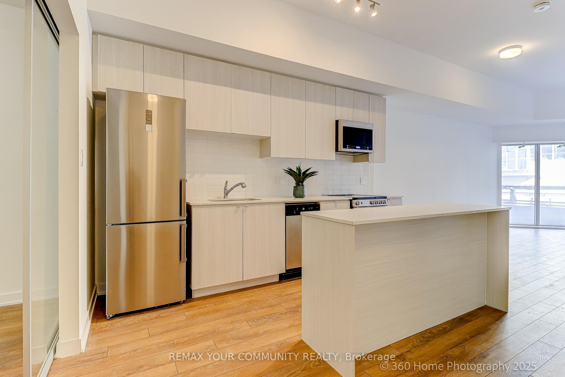 2433 Dufferin Street 112, Toronto W04 — photo 3 of 5