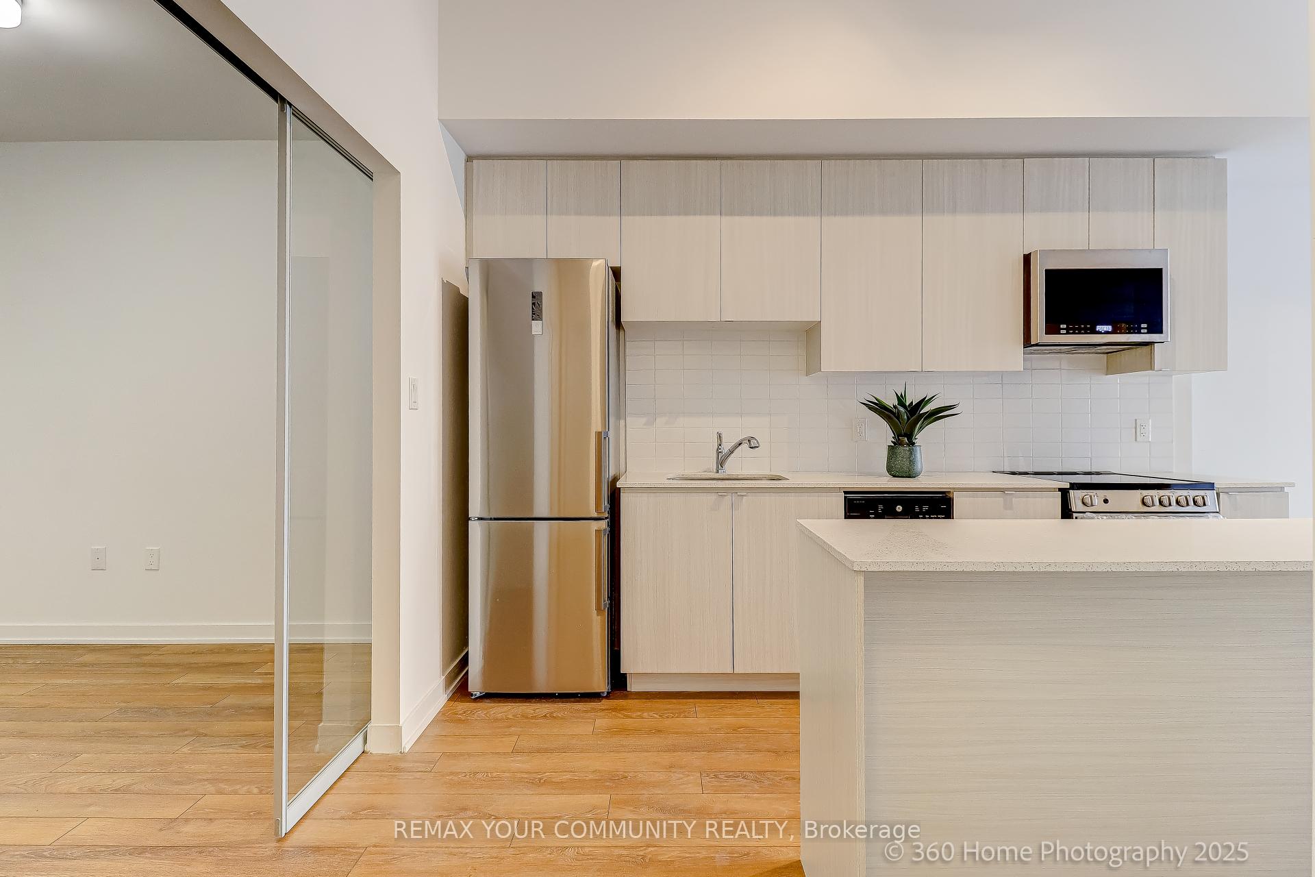 2433 Dufferin Street 112, Toronto W04 — photo 4 of 5