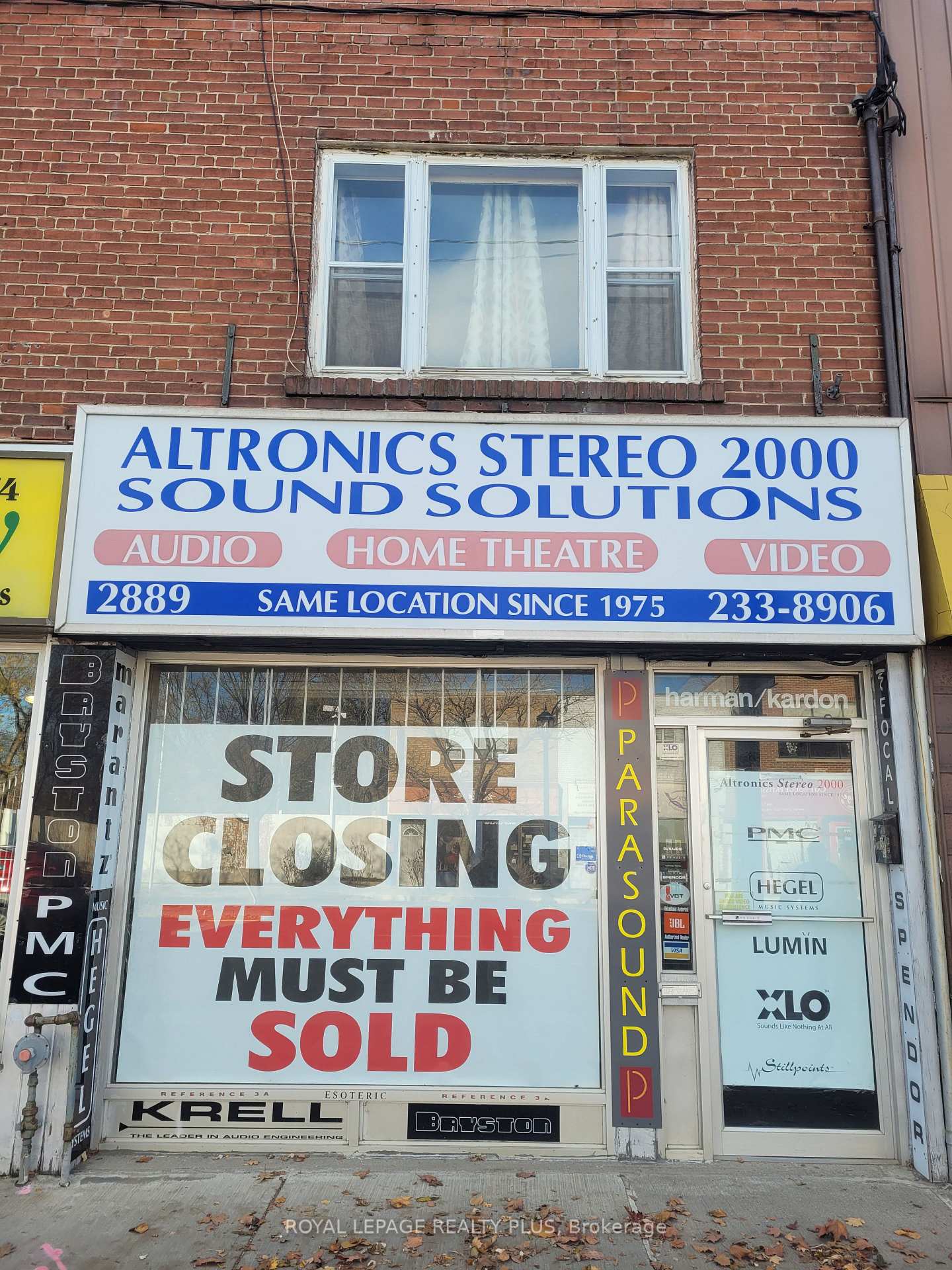 2889 Bloor Street W, Toronto W08, ON M8X 1B3