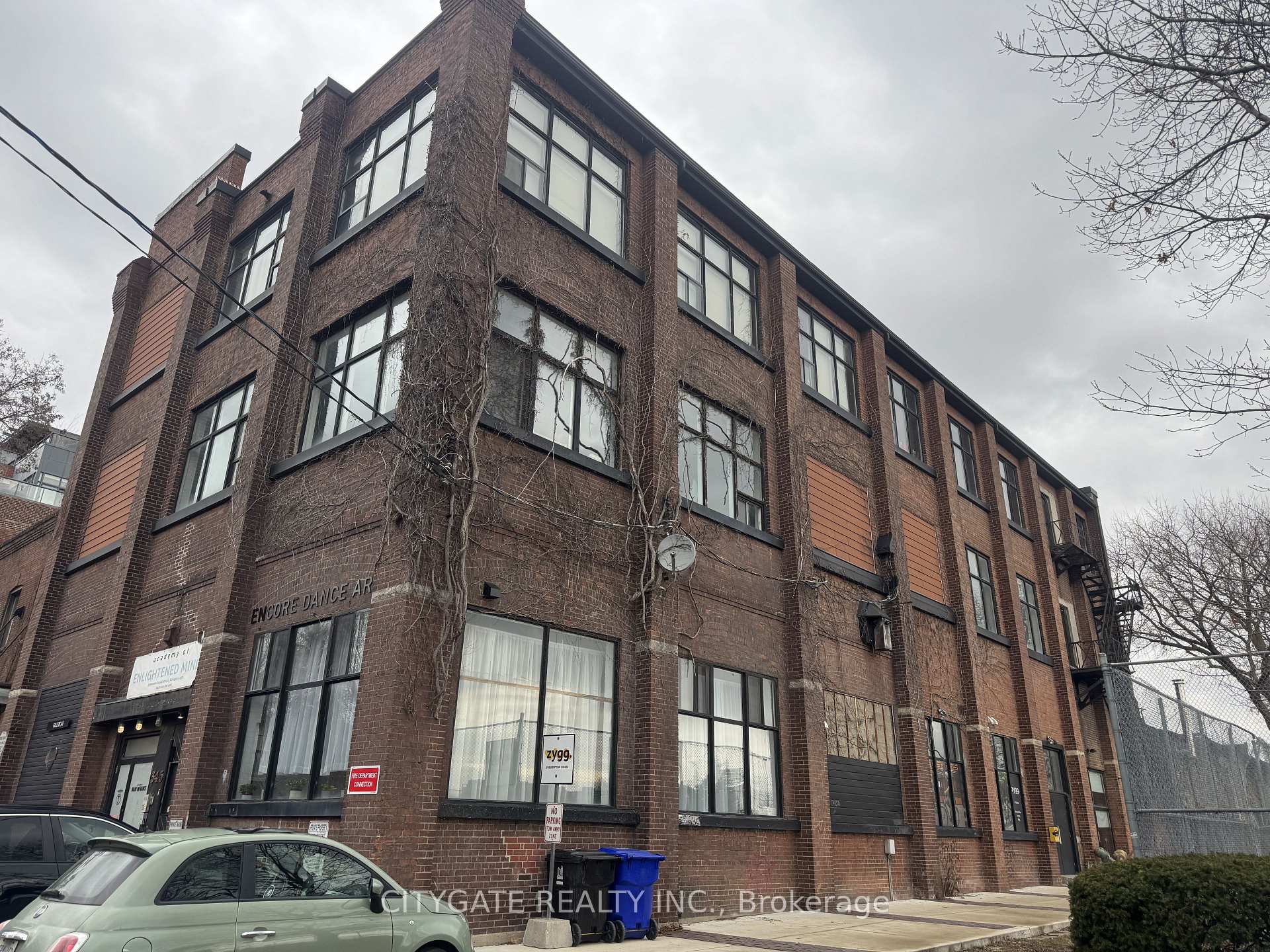 345 Sorauren Avenue, Toronto W01, ON M6R 2G5