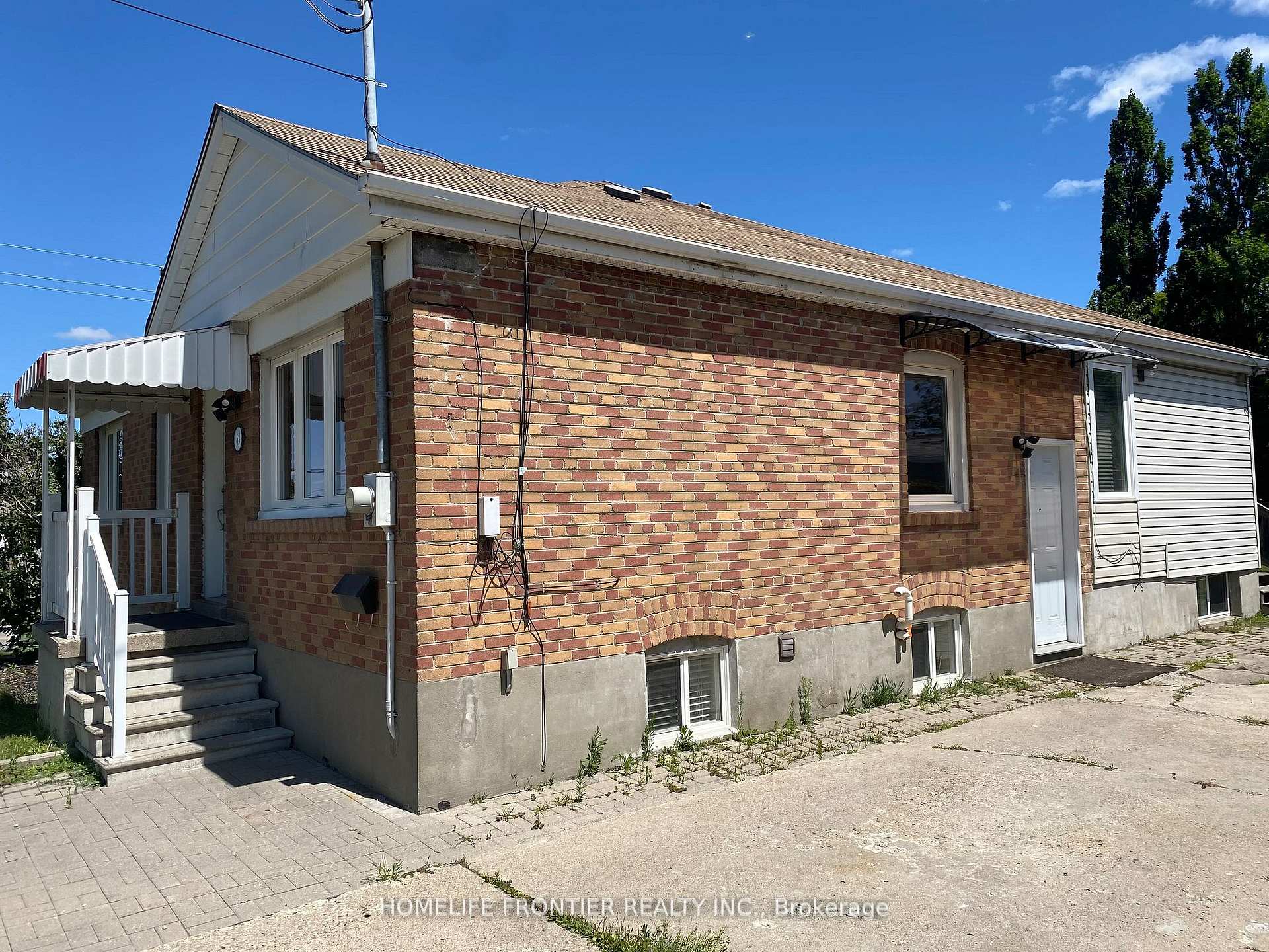 63 Lockerbie Avenue C, Toronto W04 — photo 3 of 5