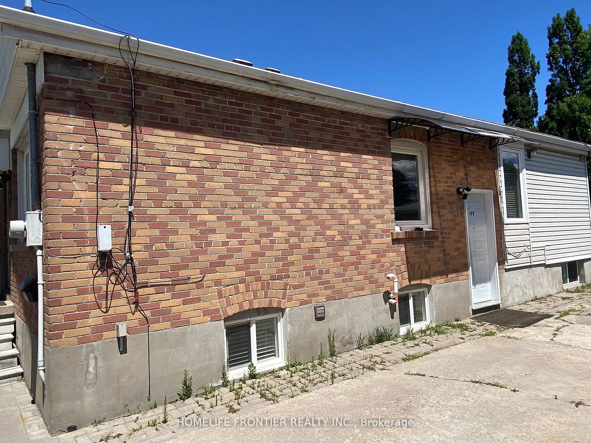 63 Lockerbie Avenue C, Toronto W04 — photo 4 of 5
