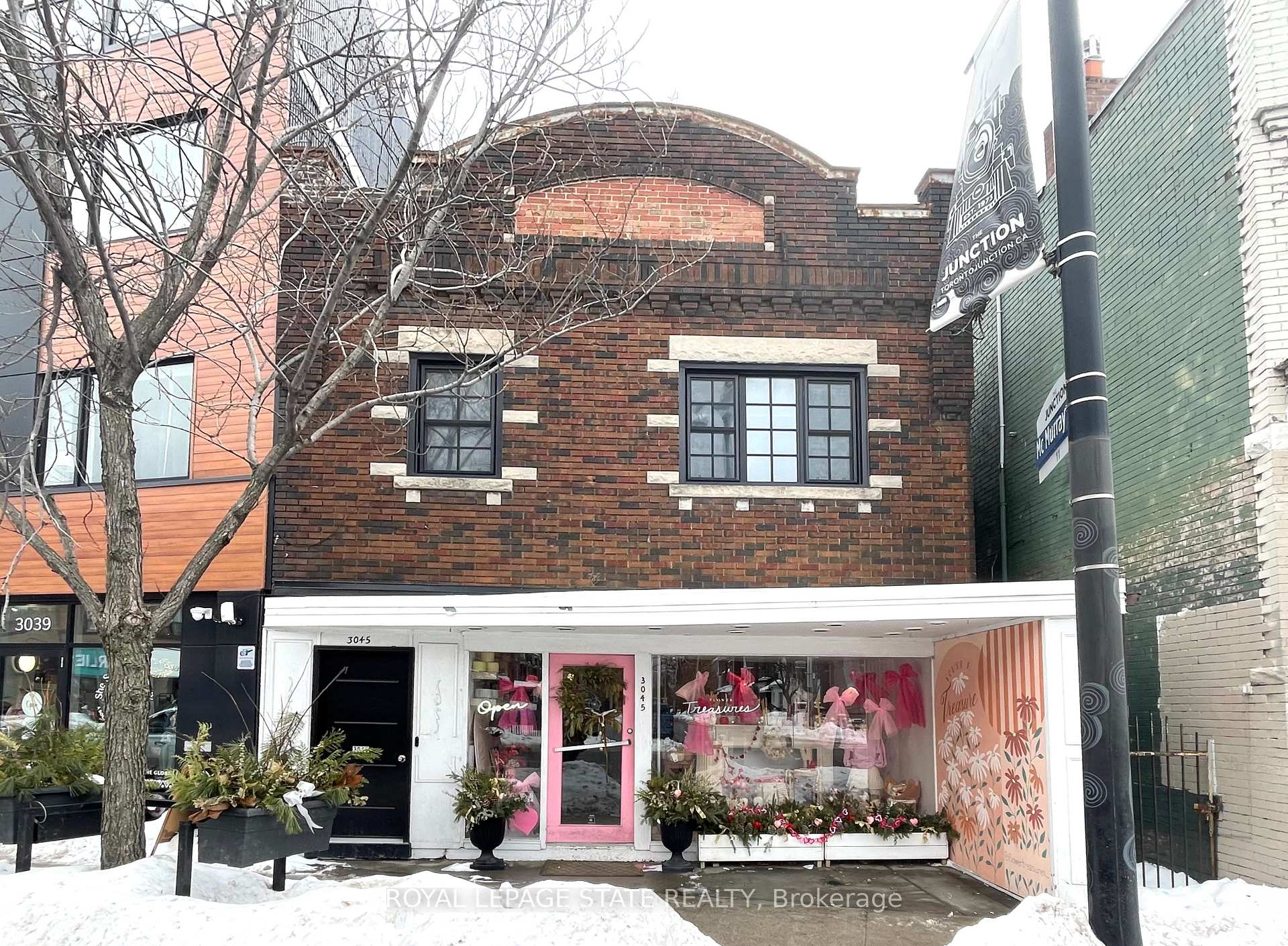 3045 Dundas Street W, Toronto W02, ON M6P 1Z5