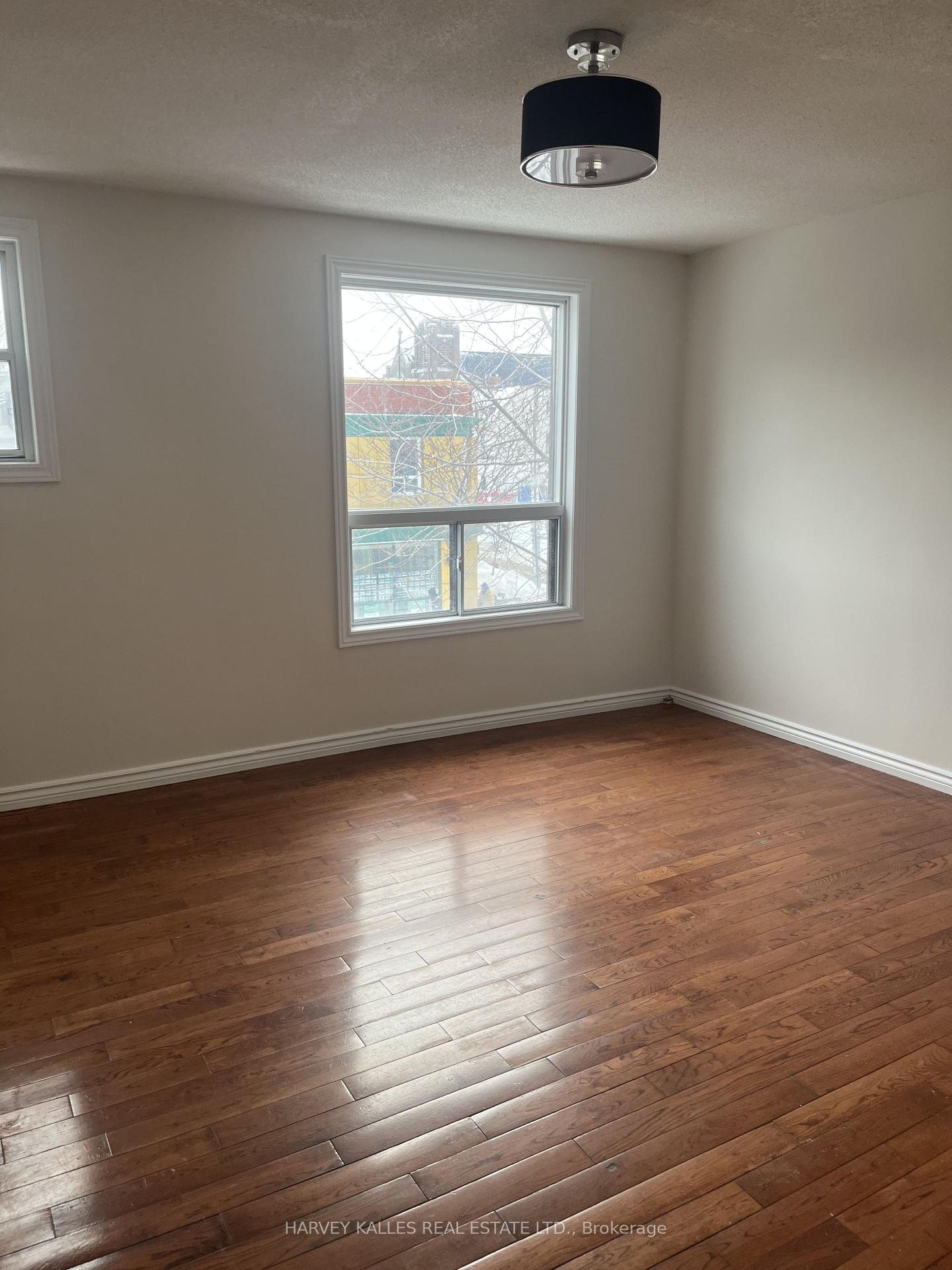 916 Bloor Street W Upper, Toronto W02, ON M6H 1L1 — Toronto W02, Ontario