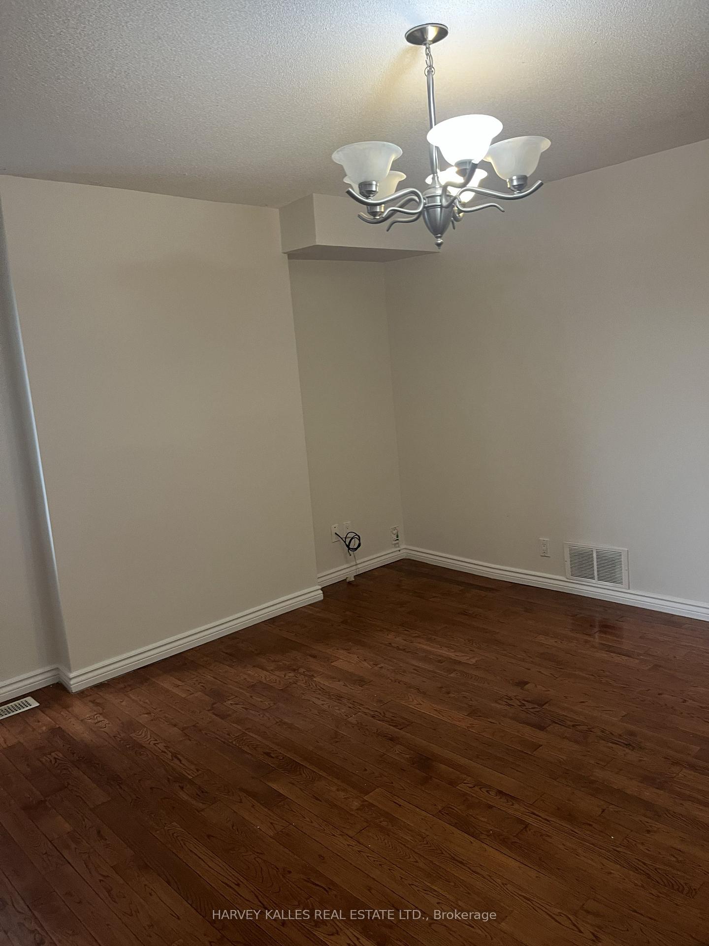916 Bloor Street W Upper, Toronto W02 — photo 2 of 5