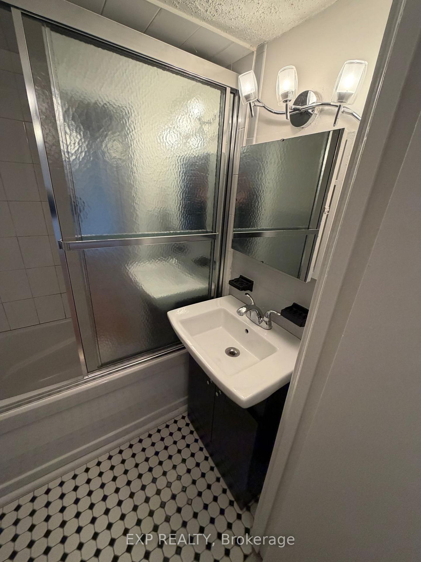 354 Annette Street 1, Toronto W02 — photo 4 of 5