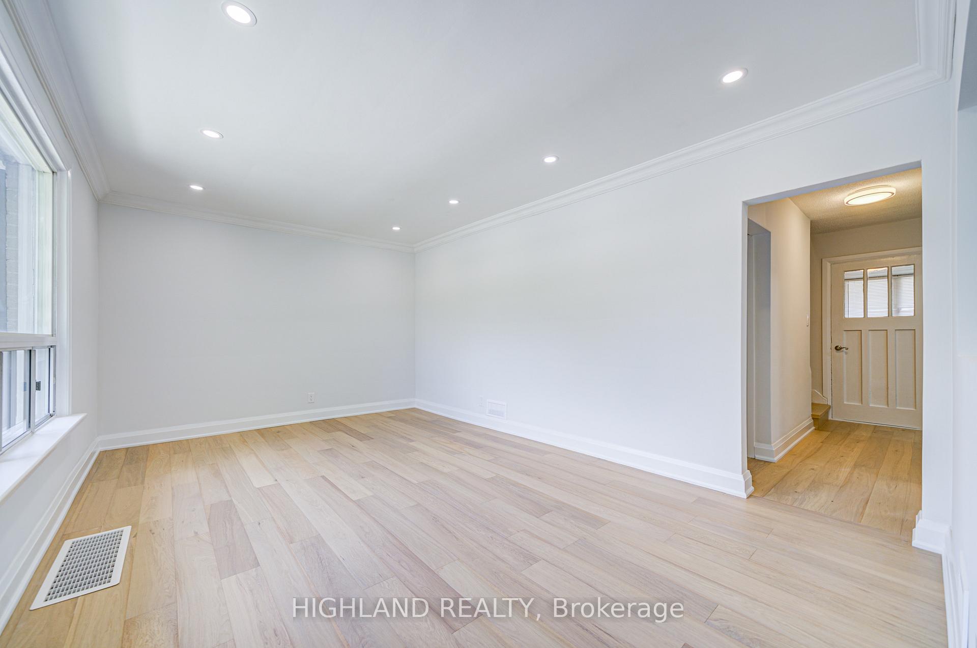 38 Esmond Crescent, Toronto W10 — photo 3 of 5