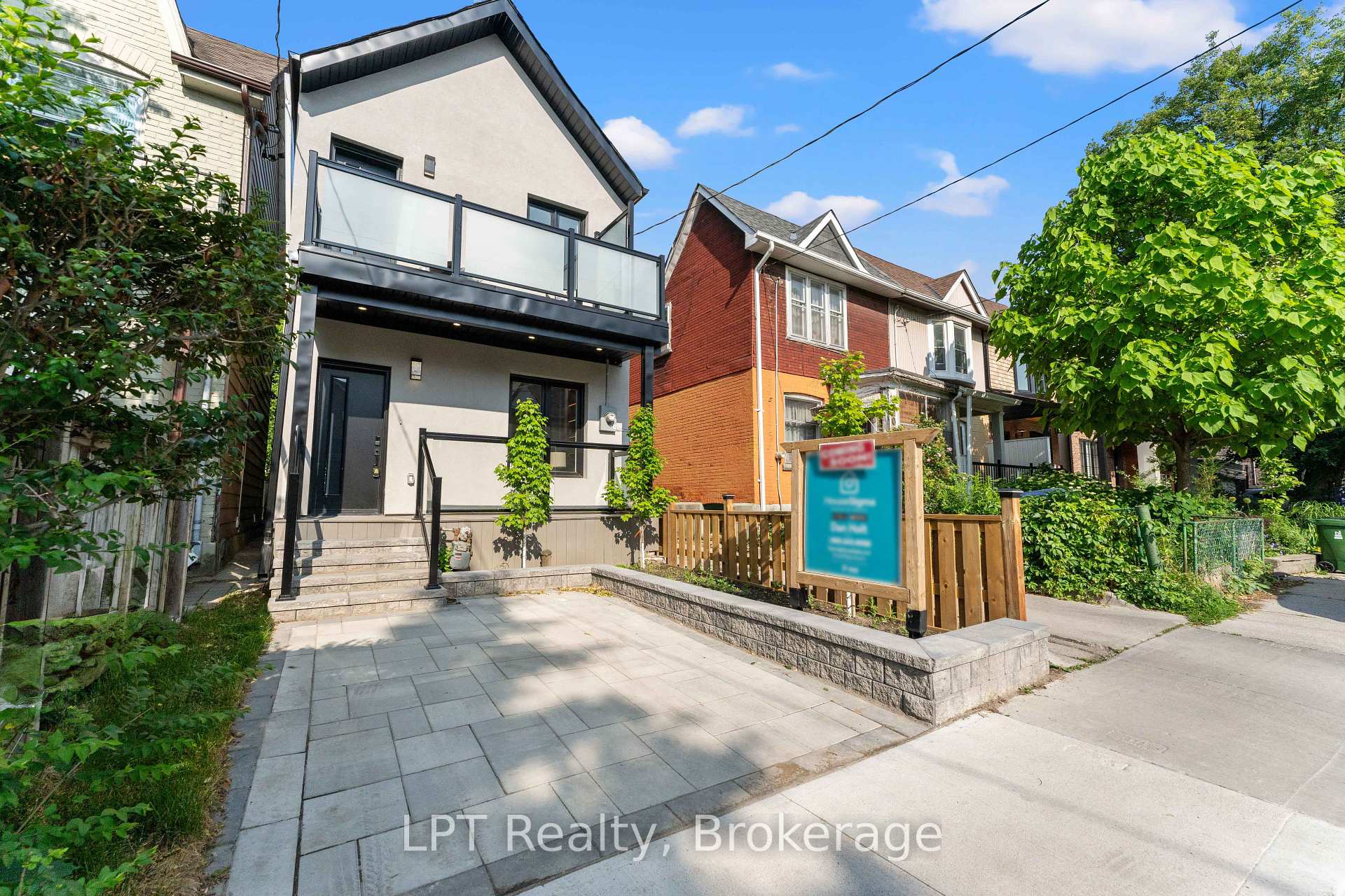 204 Franklin Avenue, Toronto W02 — photo 2 of 5