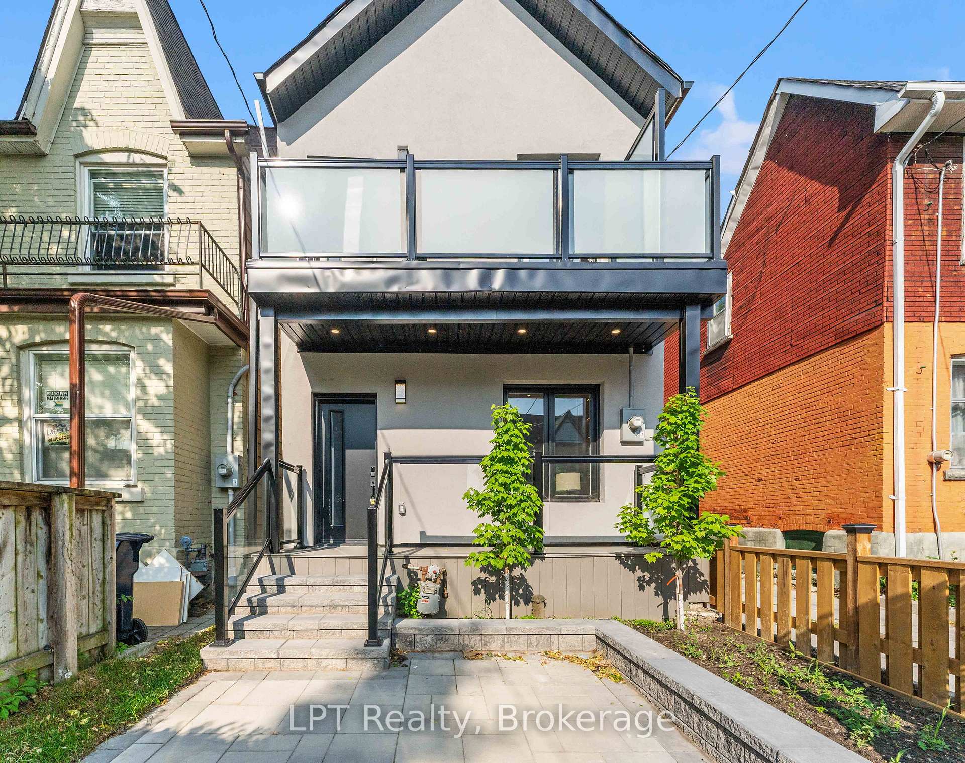 204 Franklin Avenue, Toronto W02 — photo 3 of 5