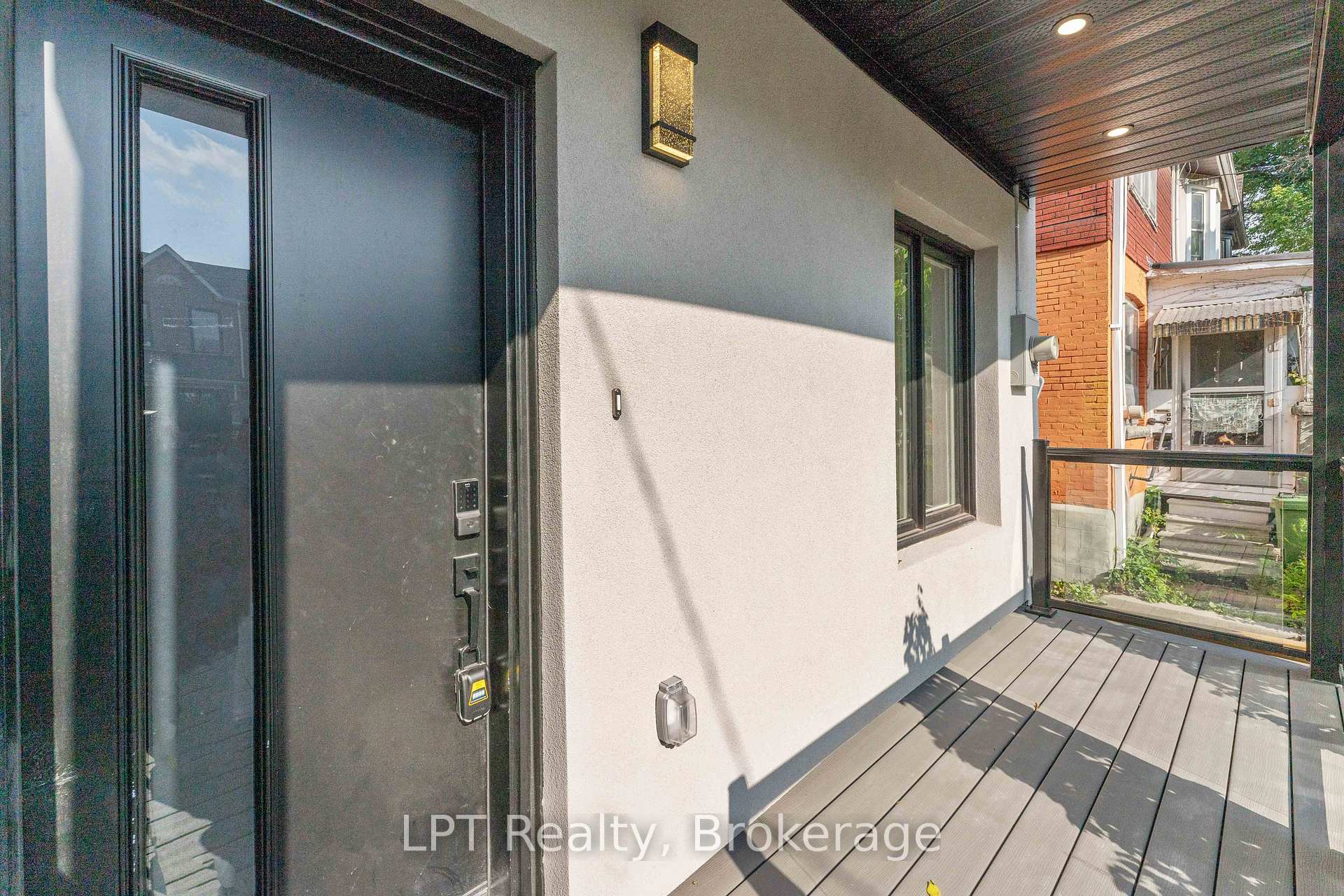 204 Franklin Avenue, Toronto W02 — photo 4 of 5