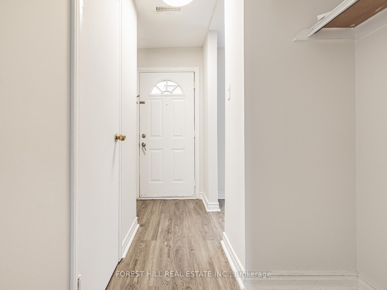 16 Rexdale Boulevard 25, Toronto W10 — photo 3 of 5