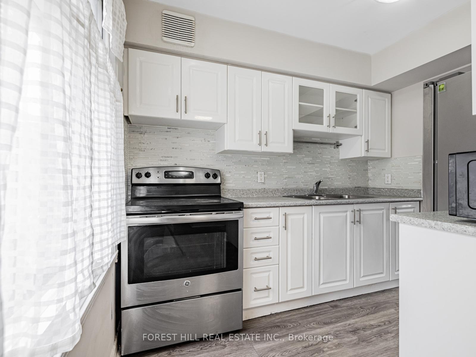 16 Rexdale Boulevard 25, Toronto W10 — photo 5 of 5