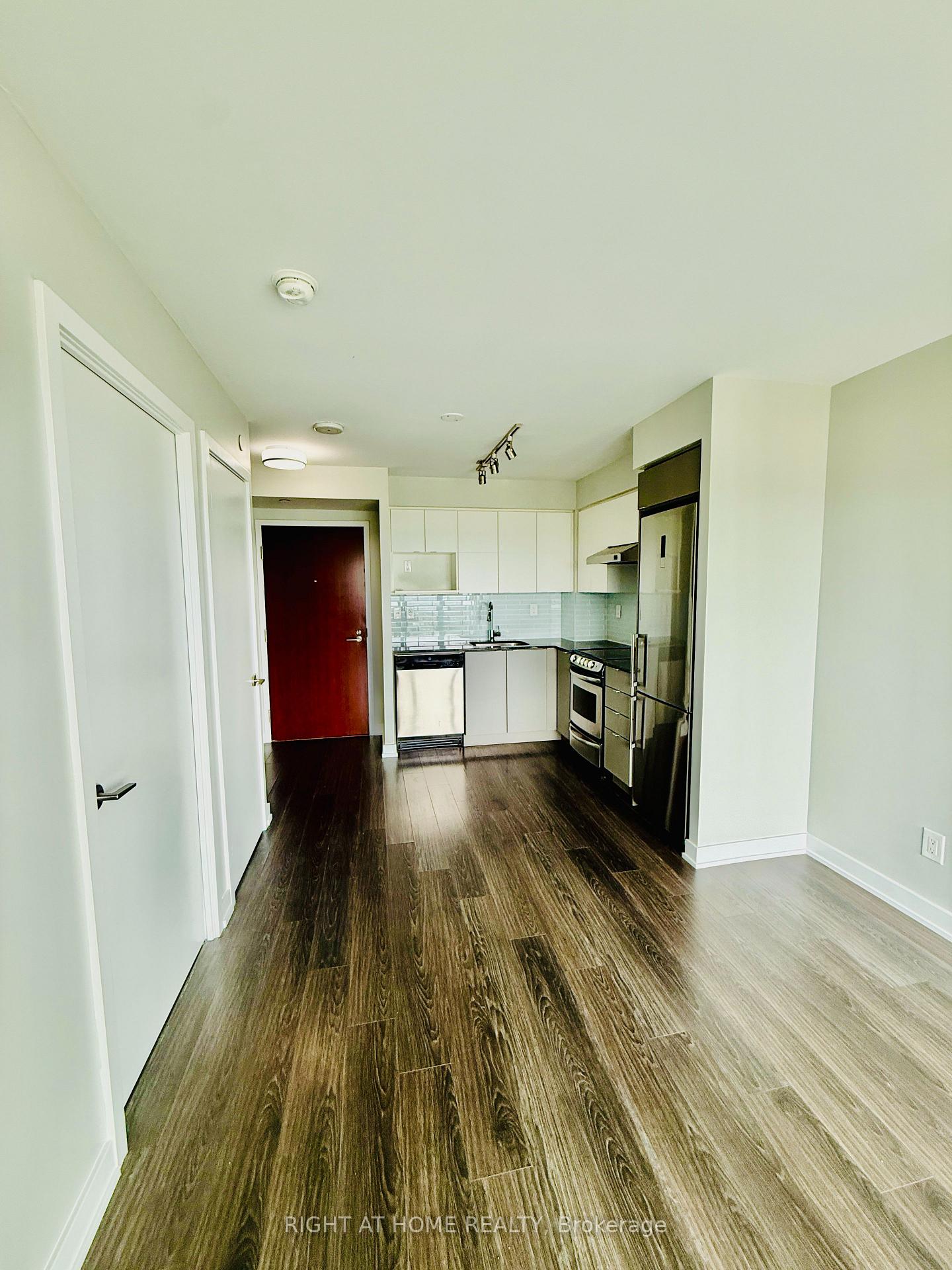 160 Flemington Road 1215, Toronto W04, ON M6A 0A9