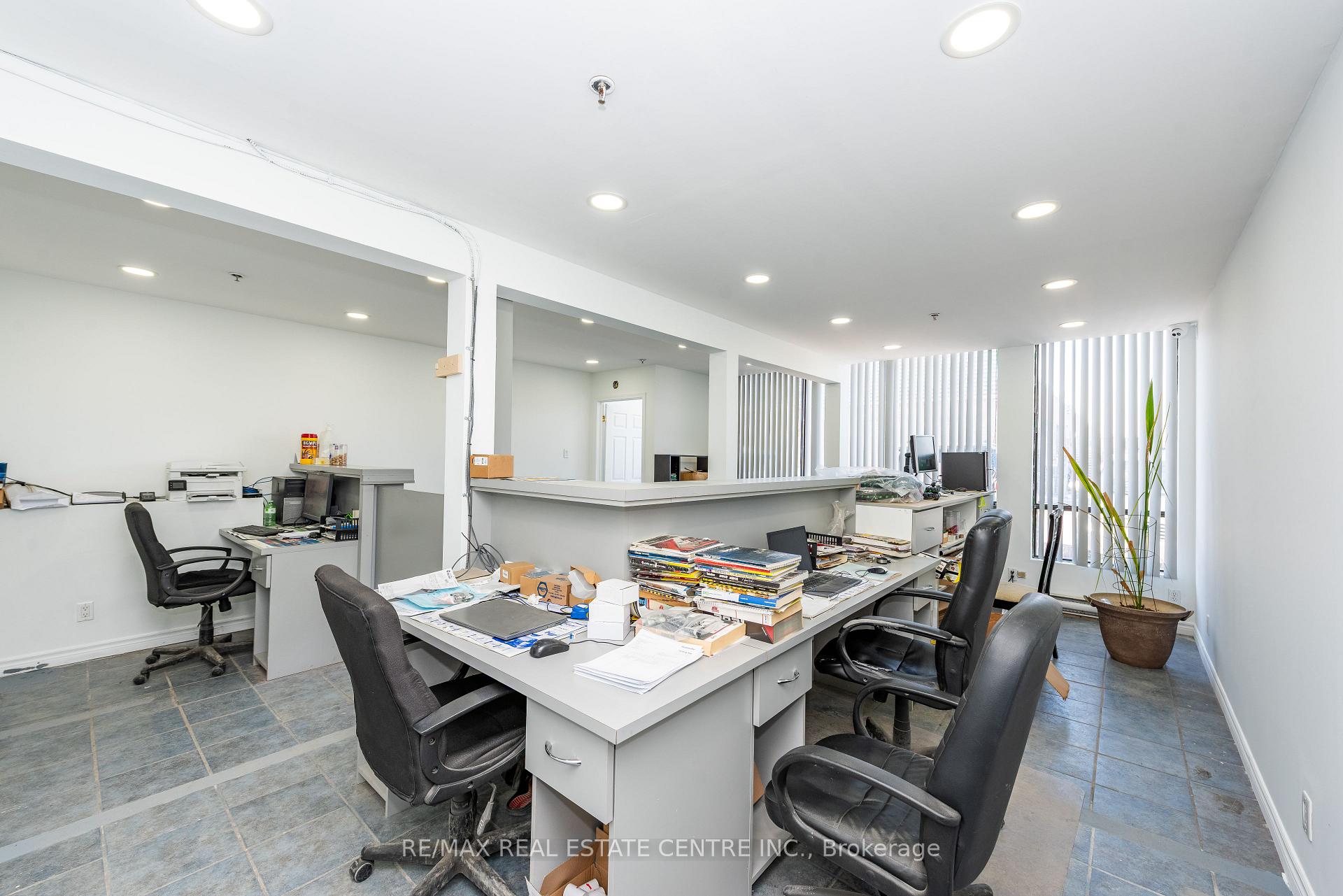 7171 Torbram Road 11, Mississauga, ON L4T 3W4