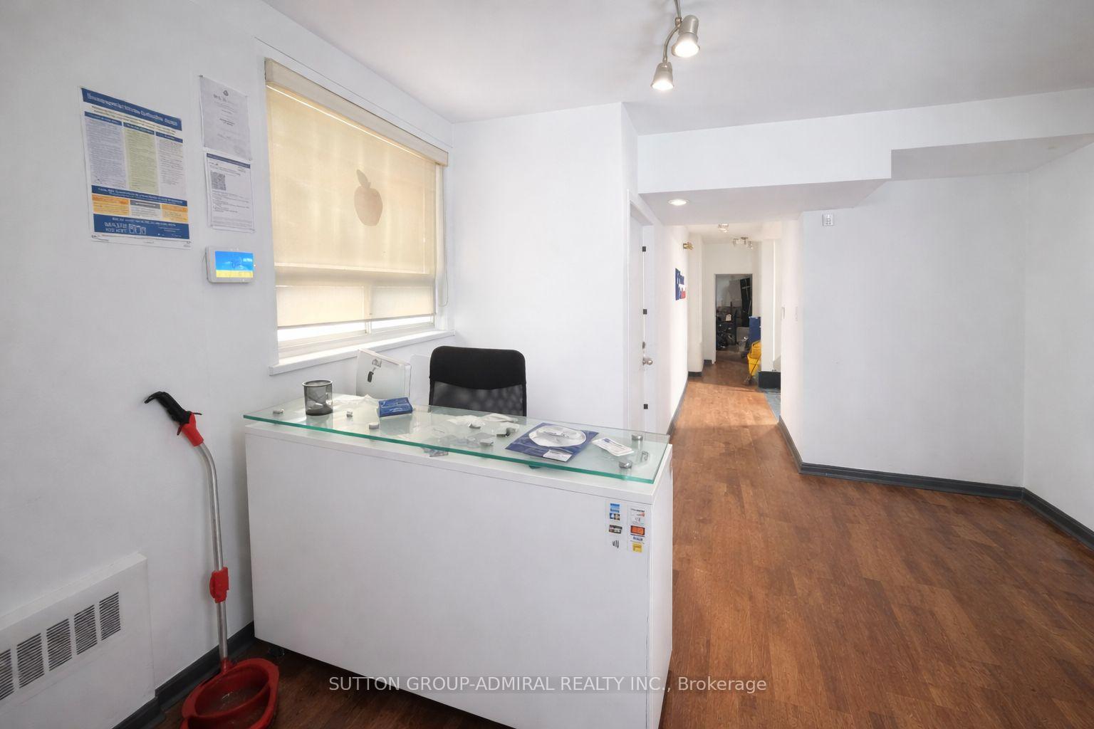 2000 Eglinton Avenue W, Toronto W04 — photo 4 of 5