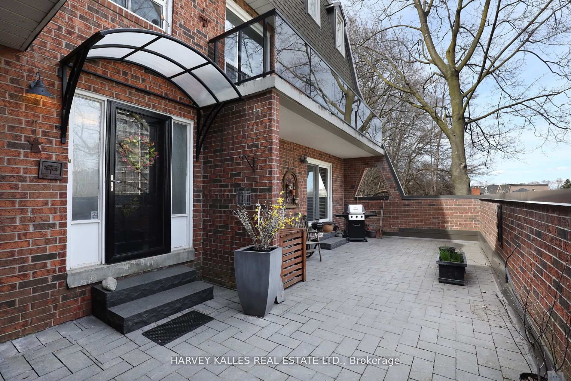 18 La Rose Avenue TH16, Toronto W09, ON M9P 1A5 — Toronto W09, Ontario
