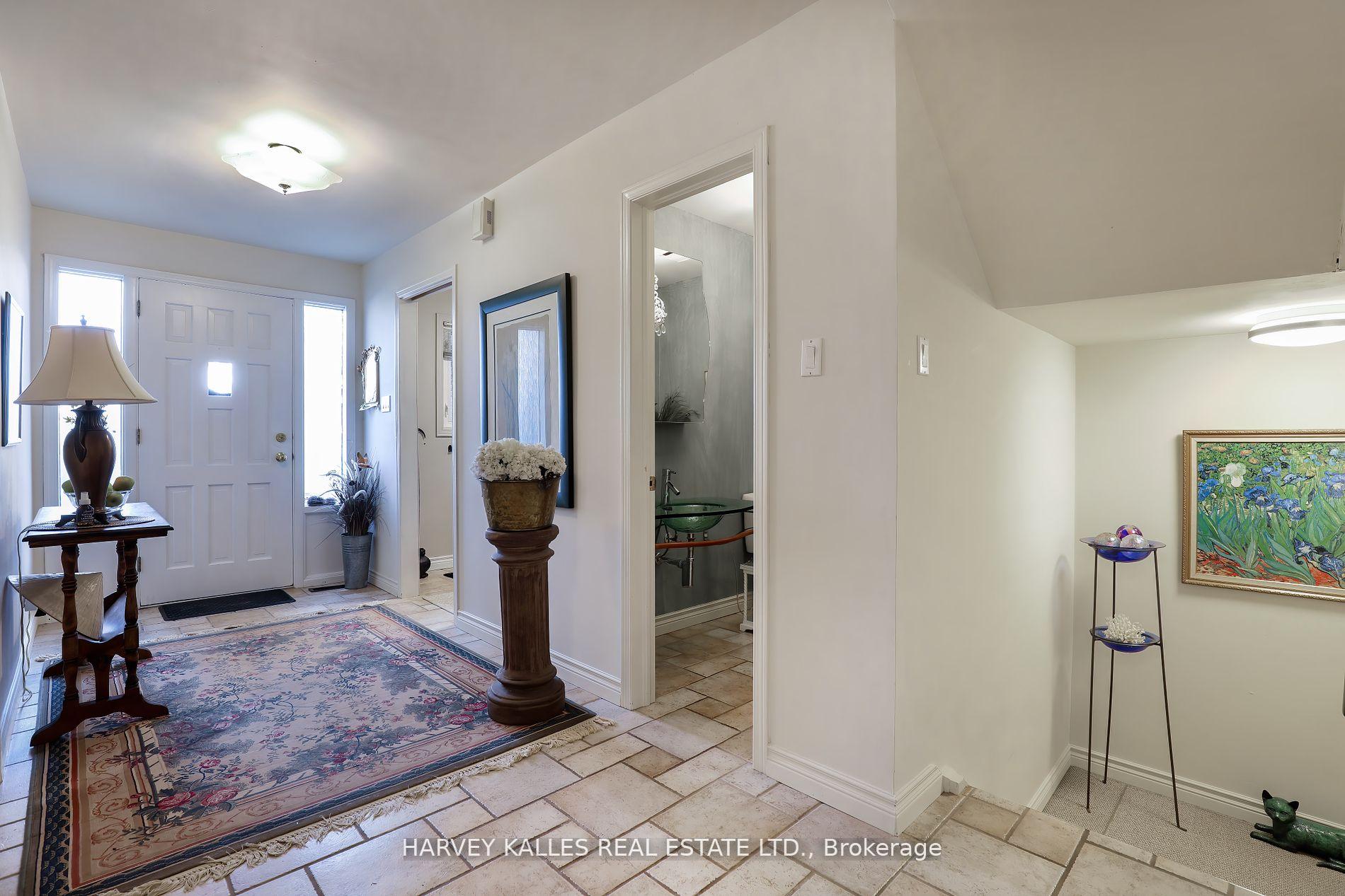 18 La Rose Avenue TH16, Toronto W09 — photo 5 of 5