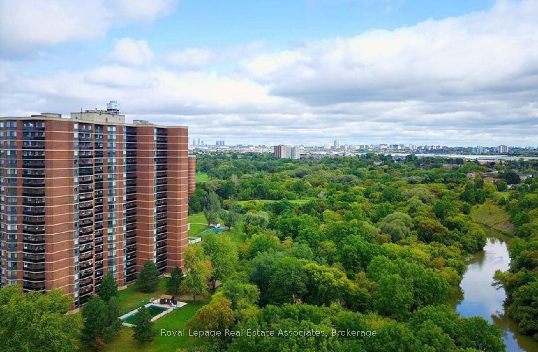 234 Albion Road 1907, Toronto W10 — photo 3 of 5
