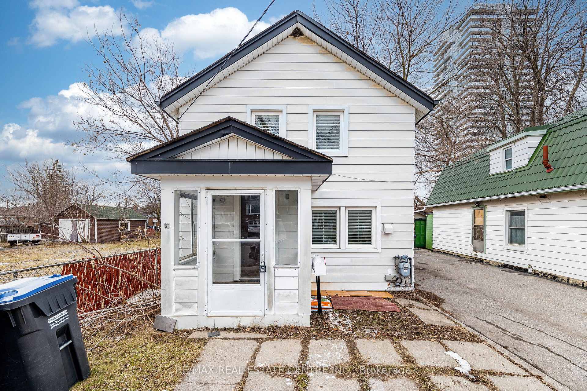 18 Hillcrest Avenue, Brampton, ON L6W 1Y8